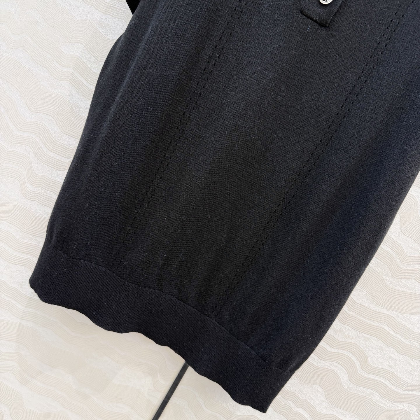 爆单推荐❤️原单品质，H26s早春新品！金币扣享利领 16针羊毛针织上衣。100%美丽奴羊毛纱线细腻柔软