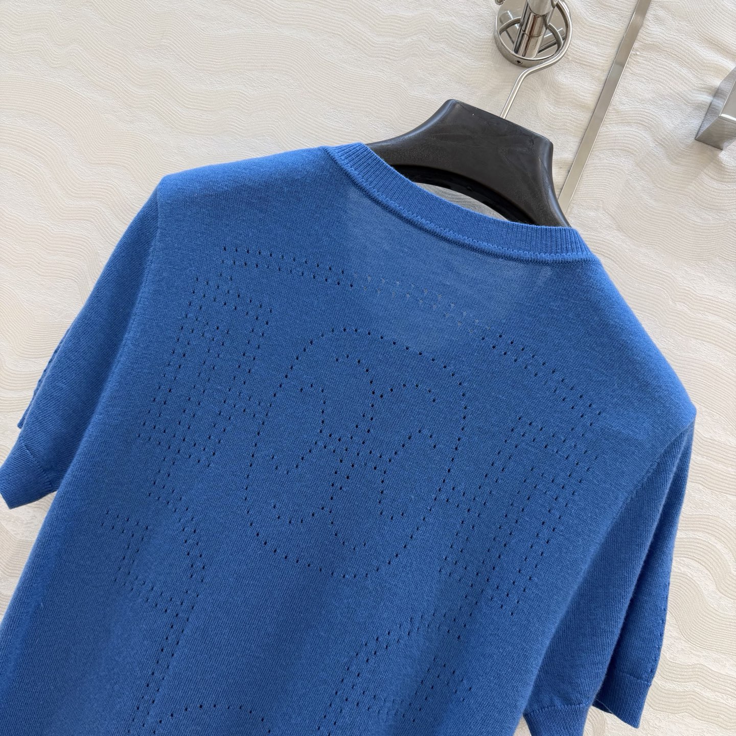 爆单推荐❤️原单品质，H26s早春新品！金币扣享利领 16针羊毛针织上衣。100%美丽奴羊毛纱线细腻柔软