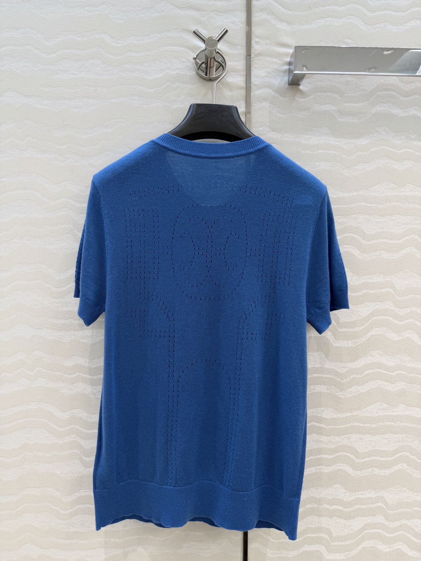 爆单推荐❤️原单品质，H26s早春新品！金币扣享利领 16针羊毛针织上衣。100%美丽奴羊毛纱线细腻柔软