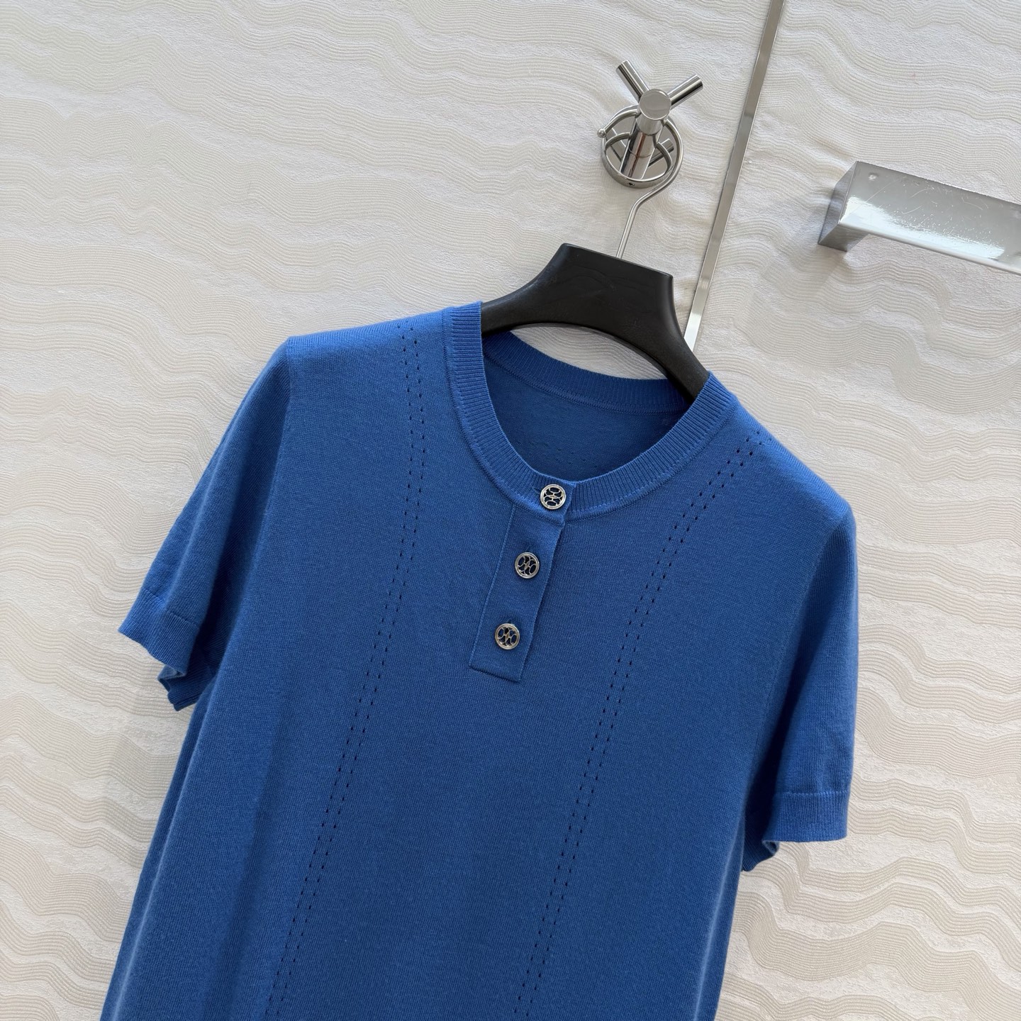 爆单推荐❤️原单品质，H26s早春新品！金币扣享利领 16针羊毛针织上衣。100%美丽奴羊毛纱线细腻柔软