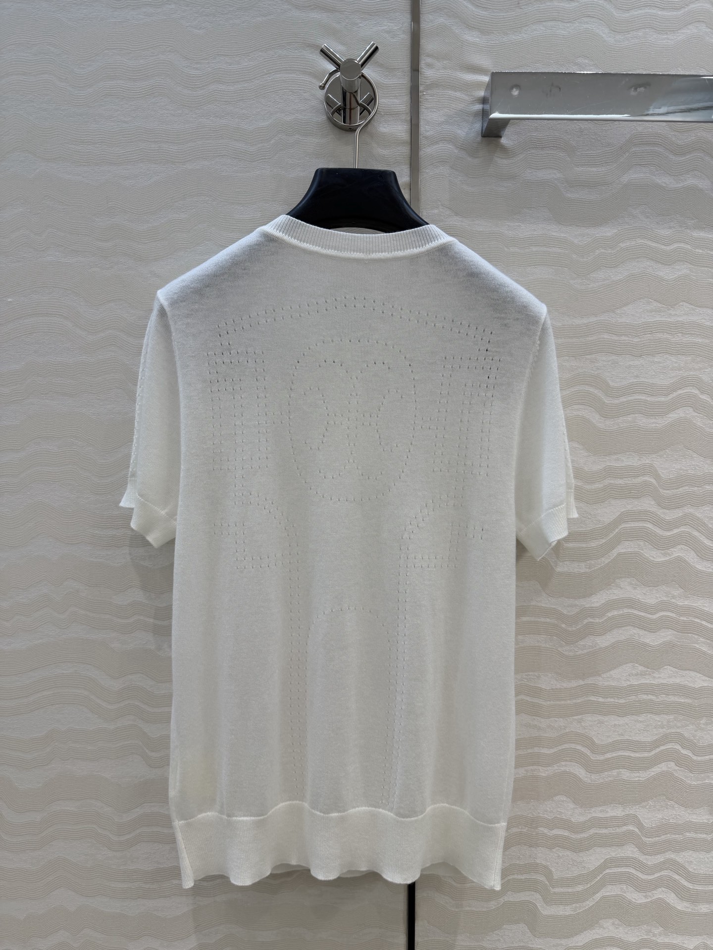 爆单推荐❤️原单品质，H26s早春新品！金币扣享利领 16针羊毛针织上衣。100%美丽奴羊毛纱线细腻柔软