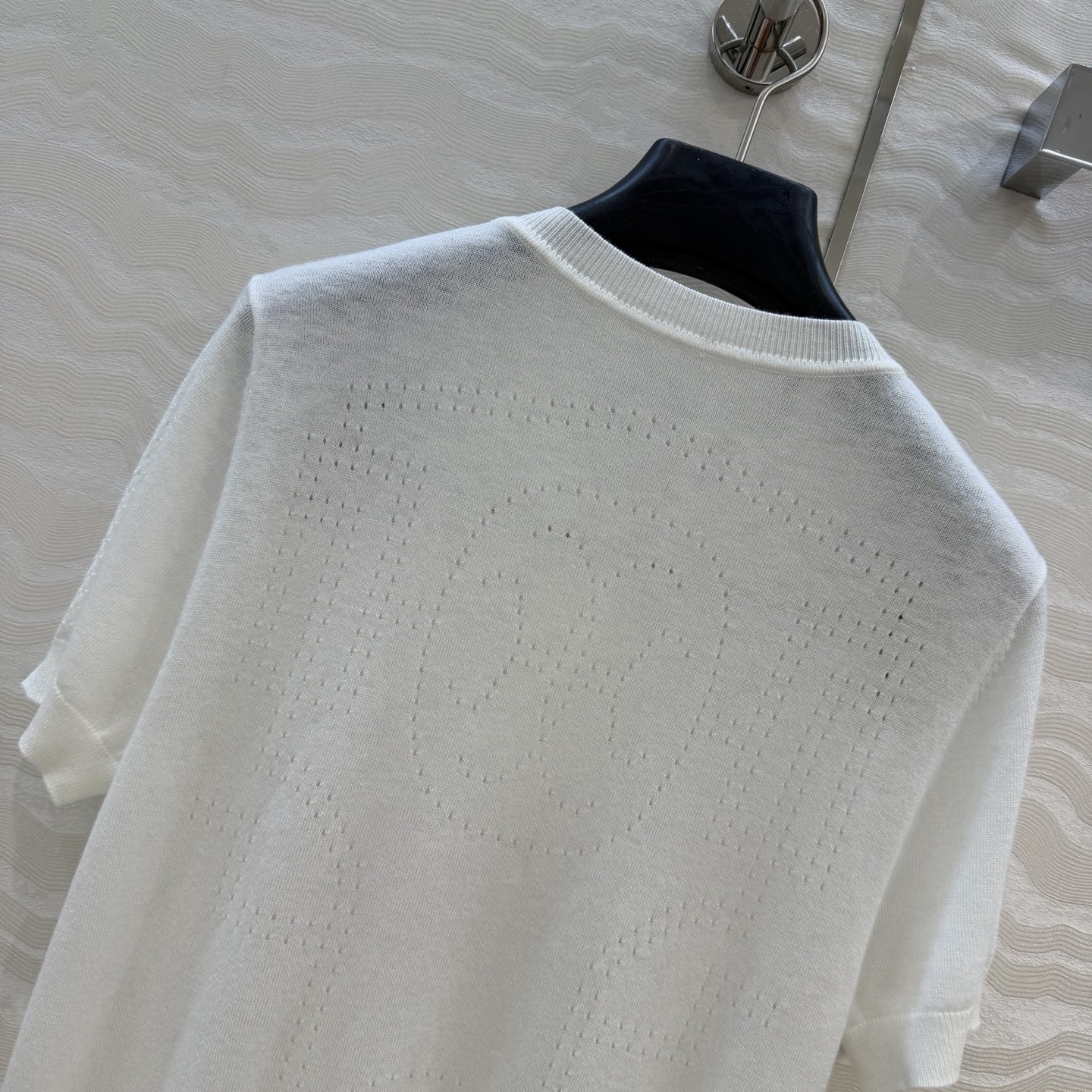 爆单推荐❤️原单品质，H26s早春新品！金币扣享利领 16针羊毛针织上衣。100%美丽奴羊毛纱线细腻柔软