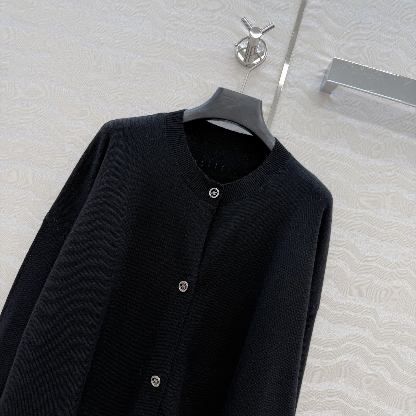 爆单推荐❤️原单品质，H26s早春新品！金币扣羊毛针织开衫小外套。100%美丽奴羊毛纱线细腻柔软的手感无