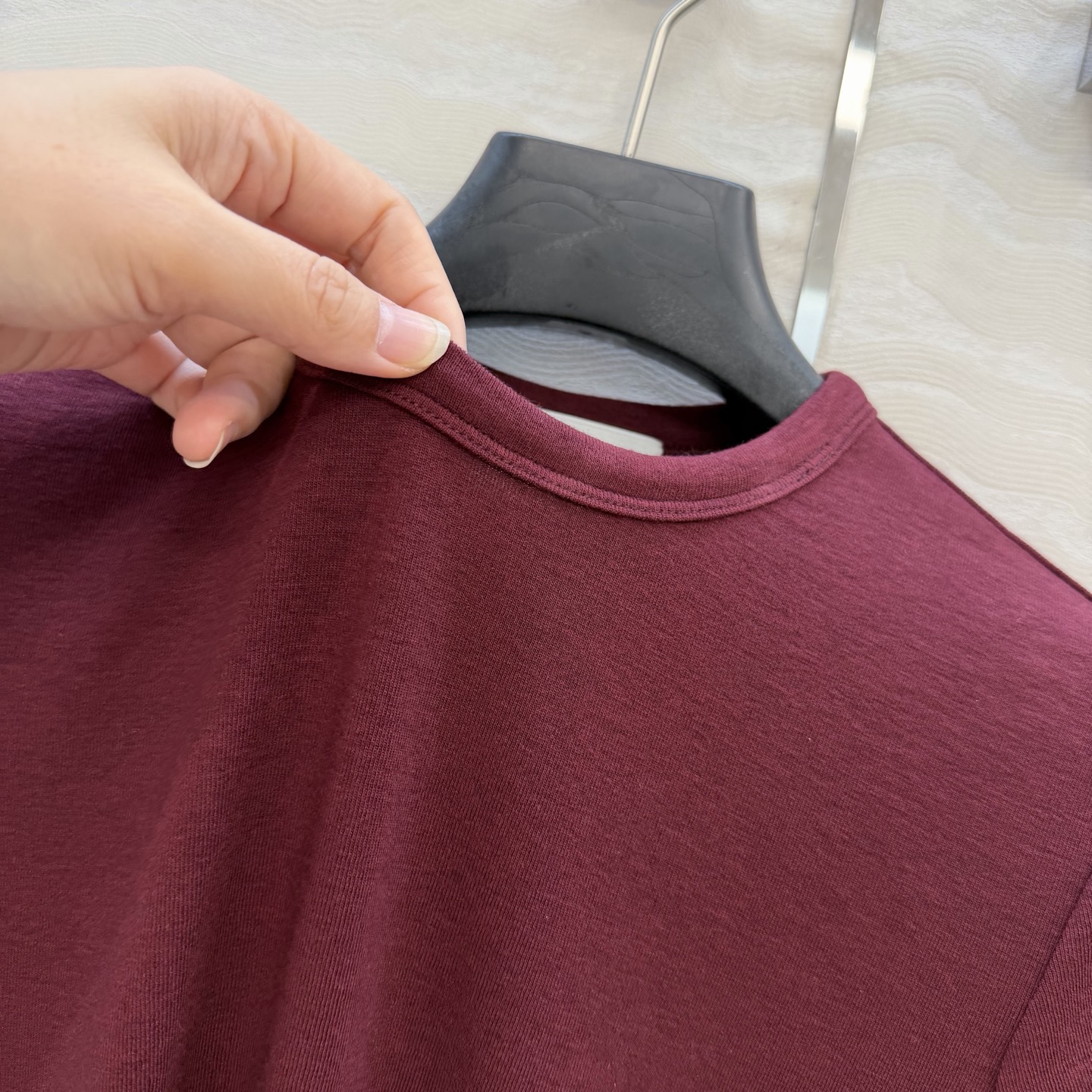 爆单推荐❤️原单品质。经典Row风羊毛短袖T。时髦精单品💕正肩修身小短款T恤。原版定制剪裁打造意式极简的