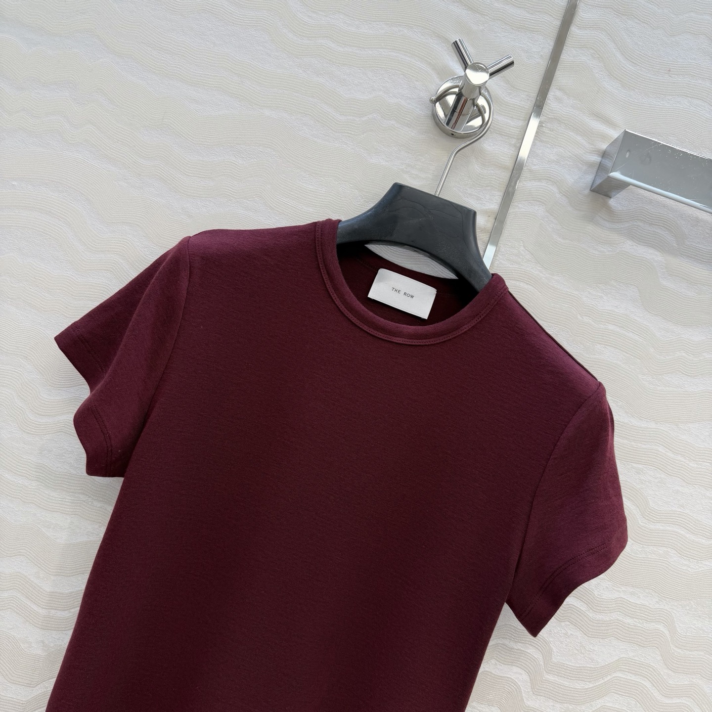 爆单推荐❤️原单品质。经典Row风羊毛短袖T。时髦精单品💕正肩修身小短款T恤。原版定制剪裁打造意式极简的