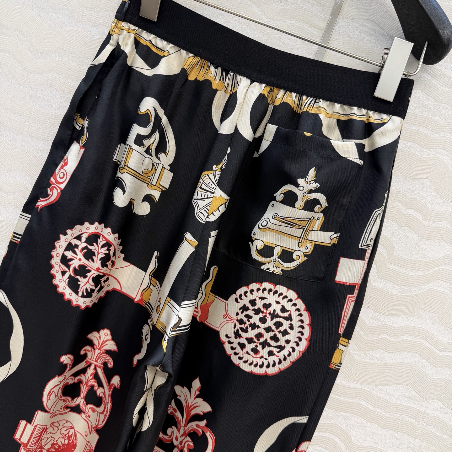 原单品质💕 H系26早春新品💕链环图案定位印花真丝阔腿直筒裤！100%真丝斜纹绸质感超赞！气质牙签线压褶