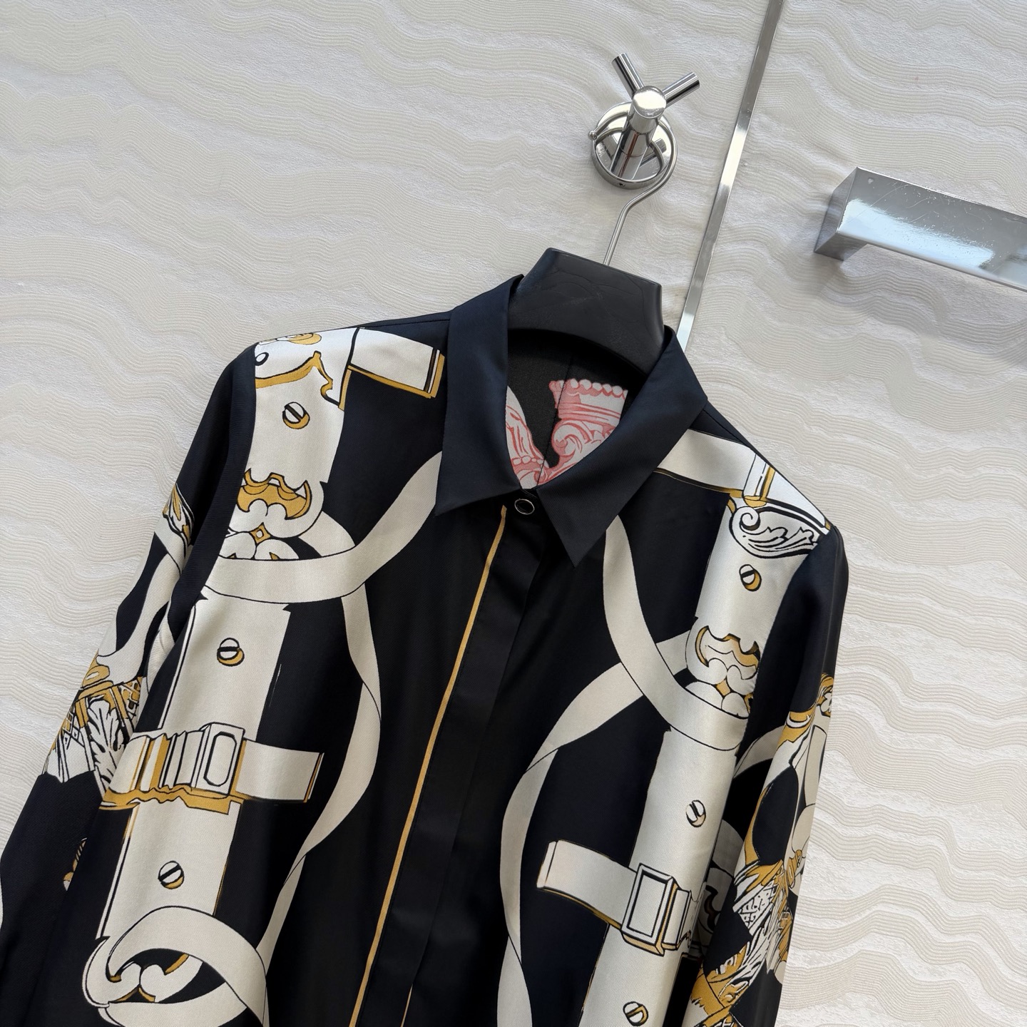 原单品质❤️H系26s早春新品！链环图案定位印花真丝衬衫！100%真丝斜纹绸质感超赞！气质小翻领宽松版型
