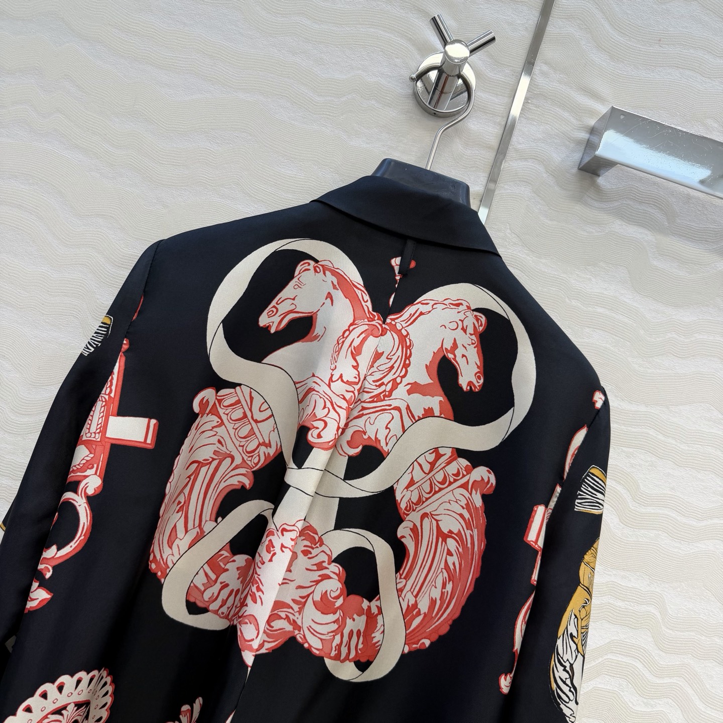 原单品质❤️H系26s早春新品！链环图案定位印花真丝衬衫！100%真丝斜纹绸质感超赞！气质小翻领宽松版型