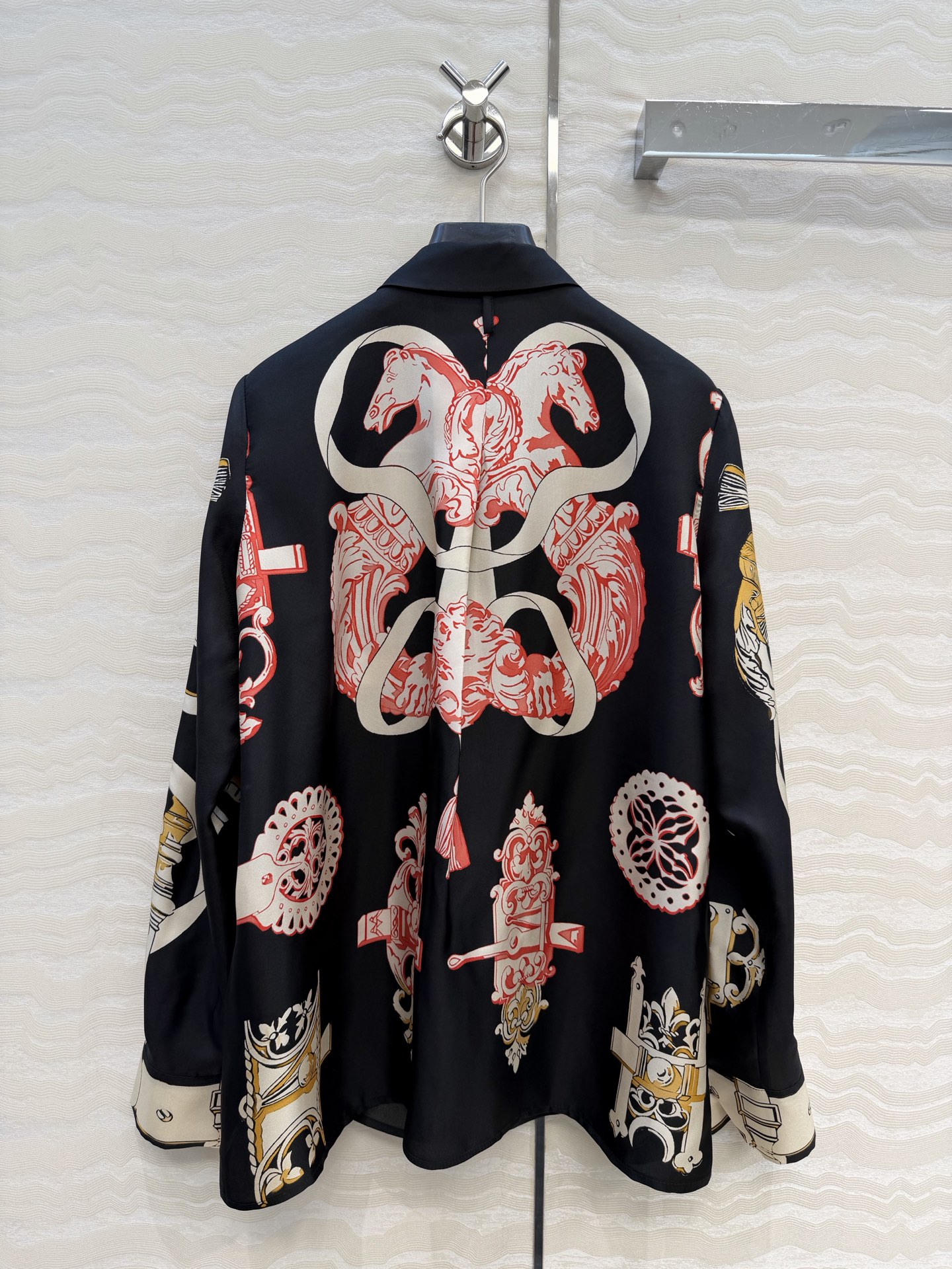 原单品质❤️H系26s早春新品！链环图案定位印花真丝衬衫！100%真丝斜纹绸质感超赞！气质小翻领宽松版型