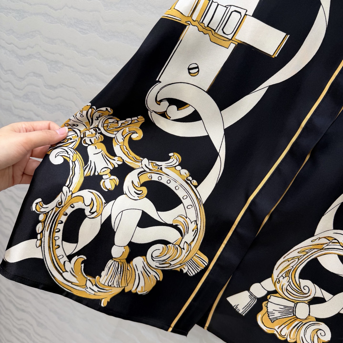 原单品质❤️H系26s早春新品！链环图案定位印花真丝衬衫！100%真丝斜纹绸质感超赞！气质小翻领宽松版型