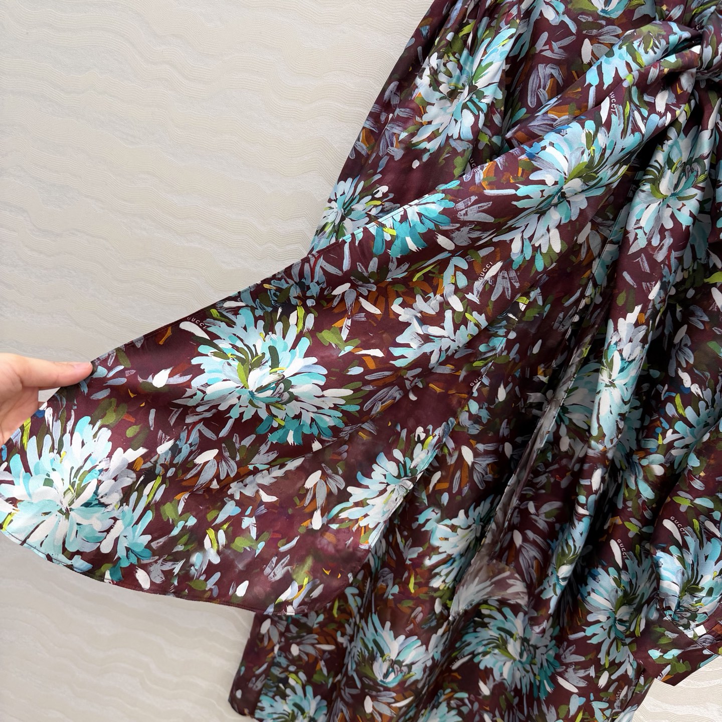 高端原单品质💕26春夏GG油画3D立体印花真丝连衣裙。100%真丝斜纹绸，超长飘带设计，定位对花剪裁工艺