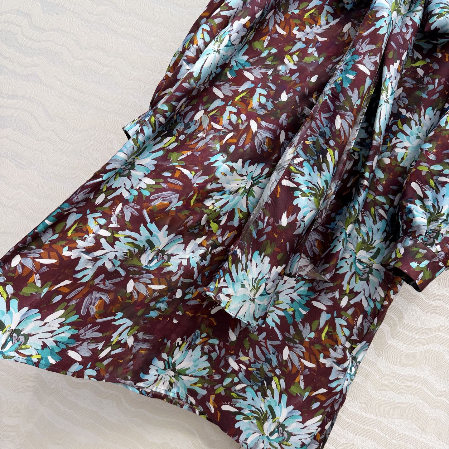 高端原单品质💕26春夏GG油画3D立体印花真丝连衣裙。100%真丝斜纹绸，超长飘带设计，定位对花剪裁工艺