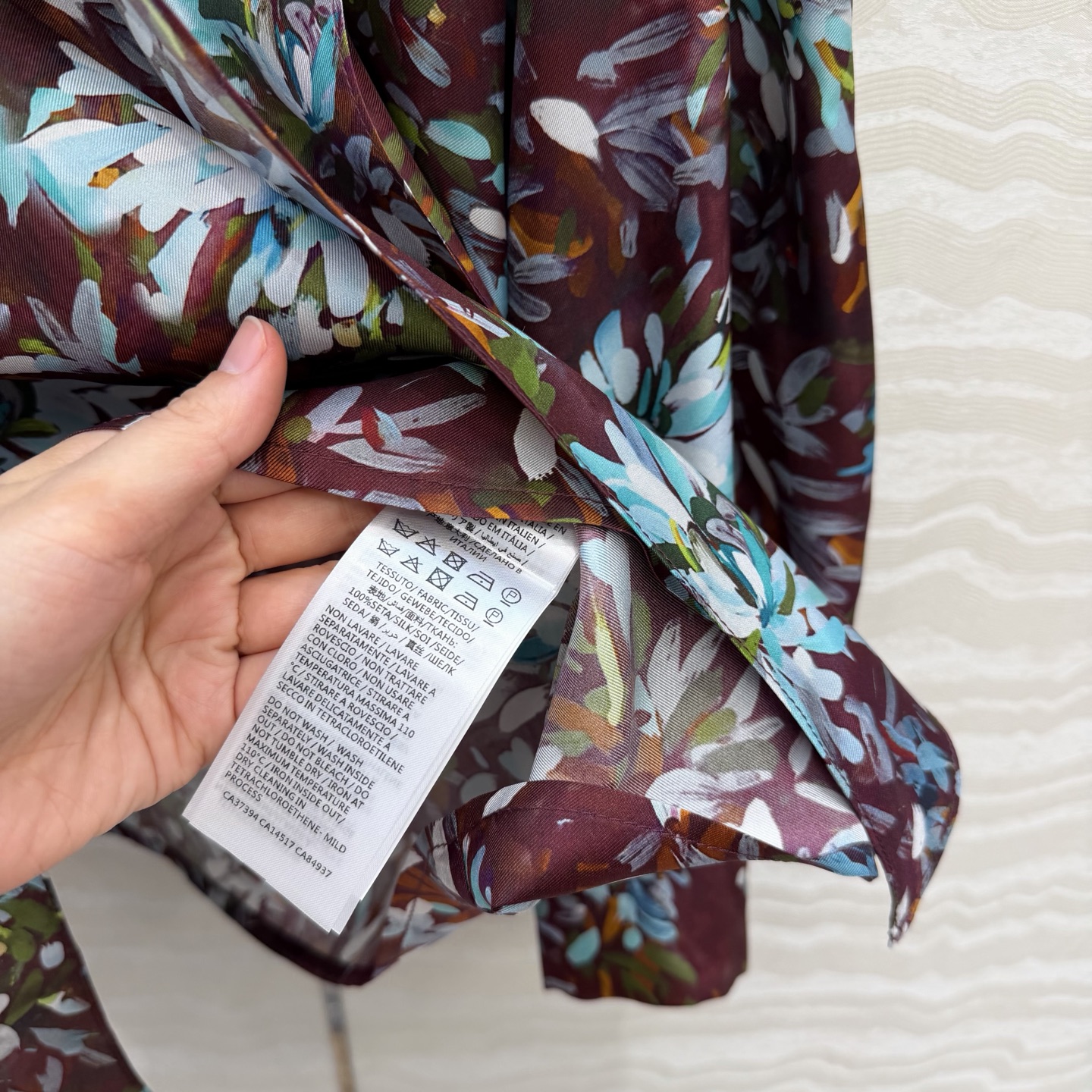 高端原单品质💕26春夏GG油画3D立体印花真丝衬衫。100%真丝斜纹绸，宫廷风超长飘带设计，定位对花剪裁