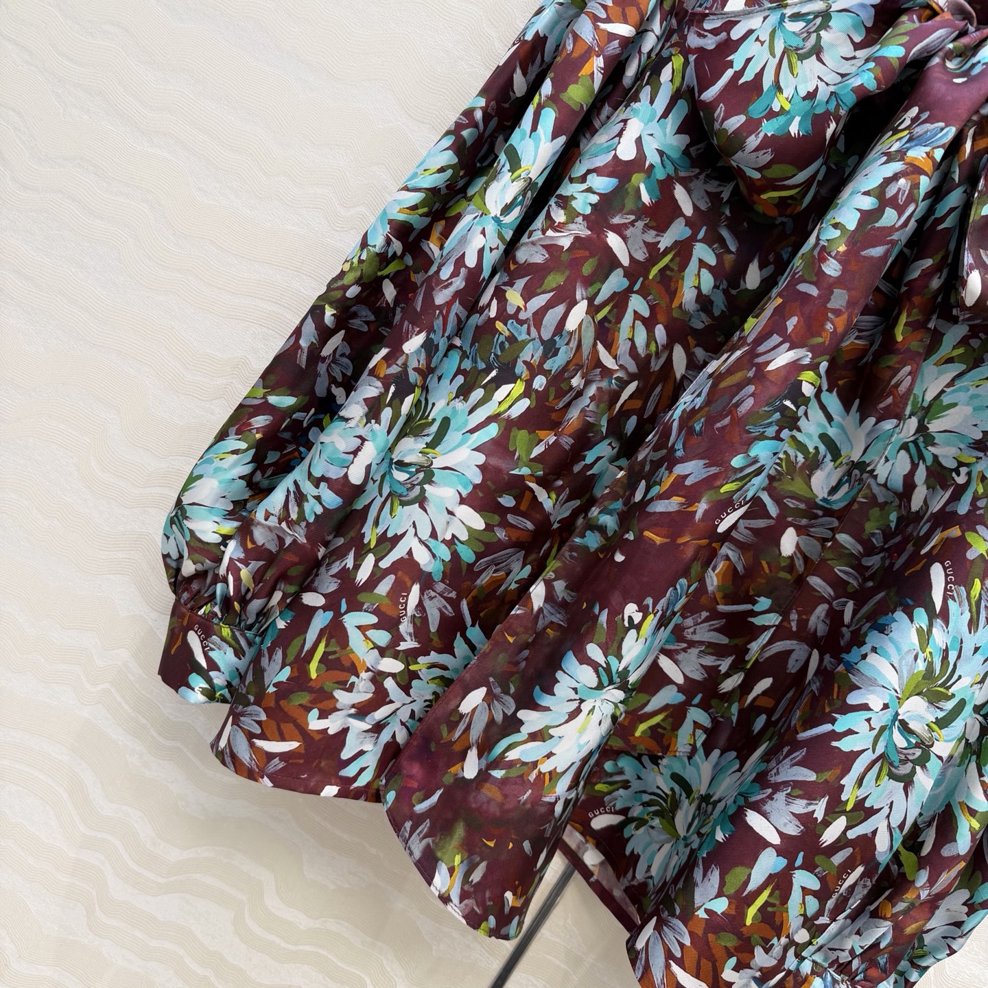 高端原单品质💕26春夏GG油画3D立体印花真丝衬衫。100%真丝斜纹绸，宫廷风超长飘带设计，定位对花剪裁