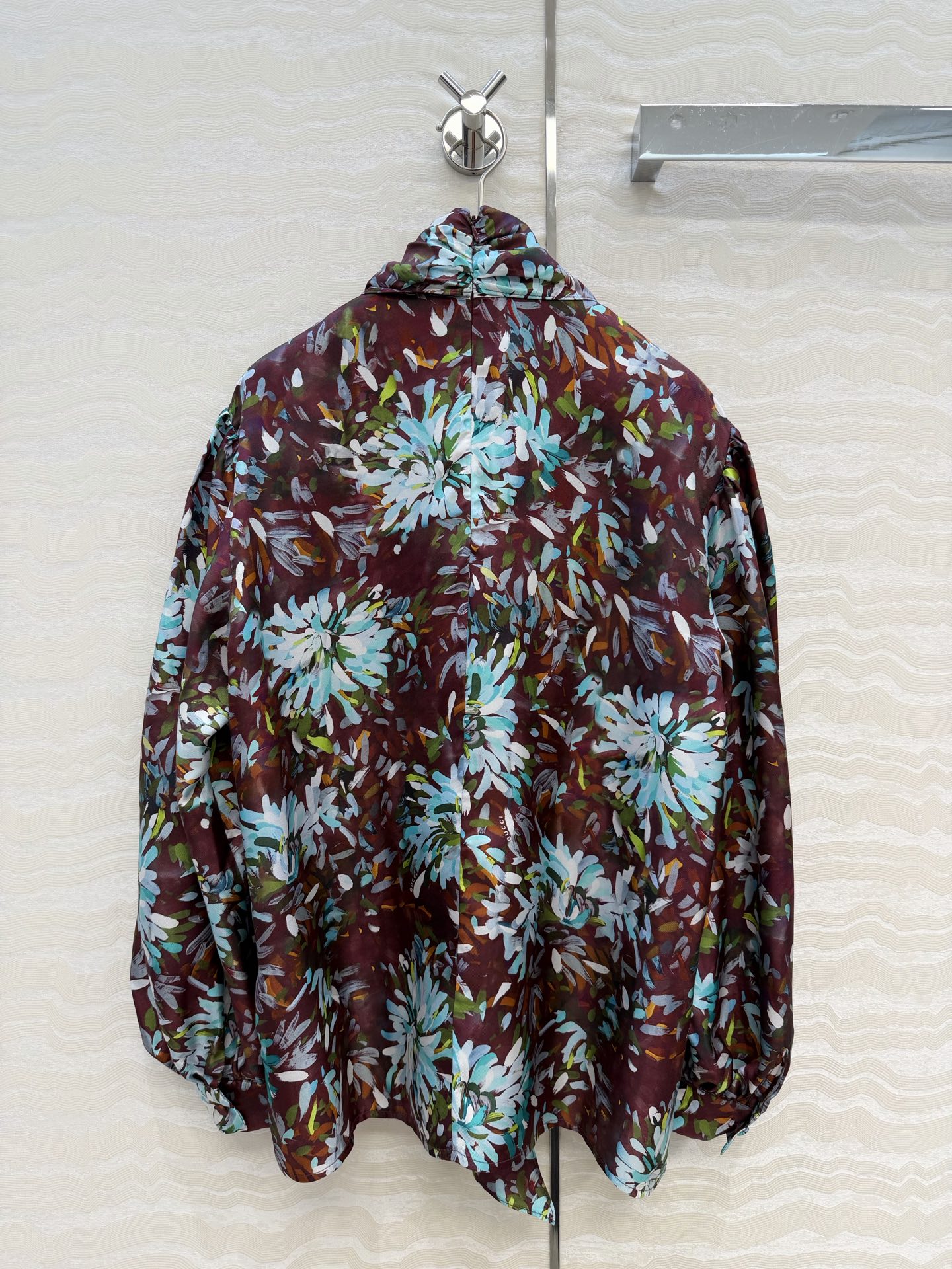 高端原单品质💕26春夏GG油画3D立体印花真丝衬衫。100%真丝斜纹绸，宫廷风超长飘带设计，定位对花剪裁