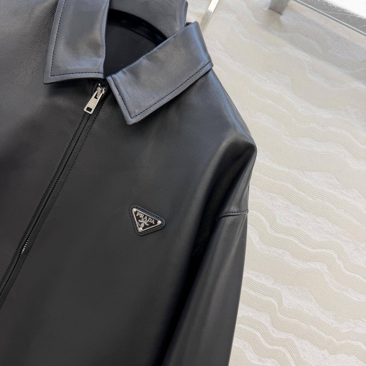 高端原单品质❤️PR高智感穿搭！大幂幂同款，又A又飒老干部气质夹克！进口顶级小羊皮翻领夹克外套！100%