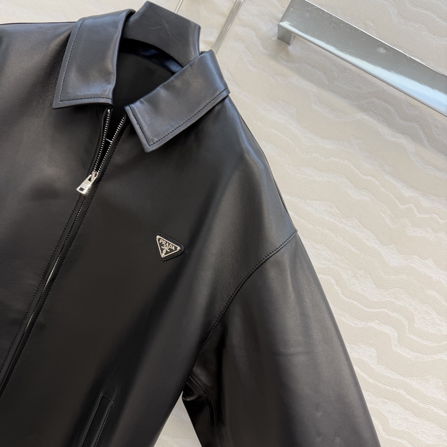 高端原单品质❤️PR高智感穿搭！大幂幂同款，又A又飒老干部气质夹克！进口顶级小羊皮翻领夹克外套！100%