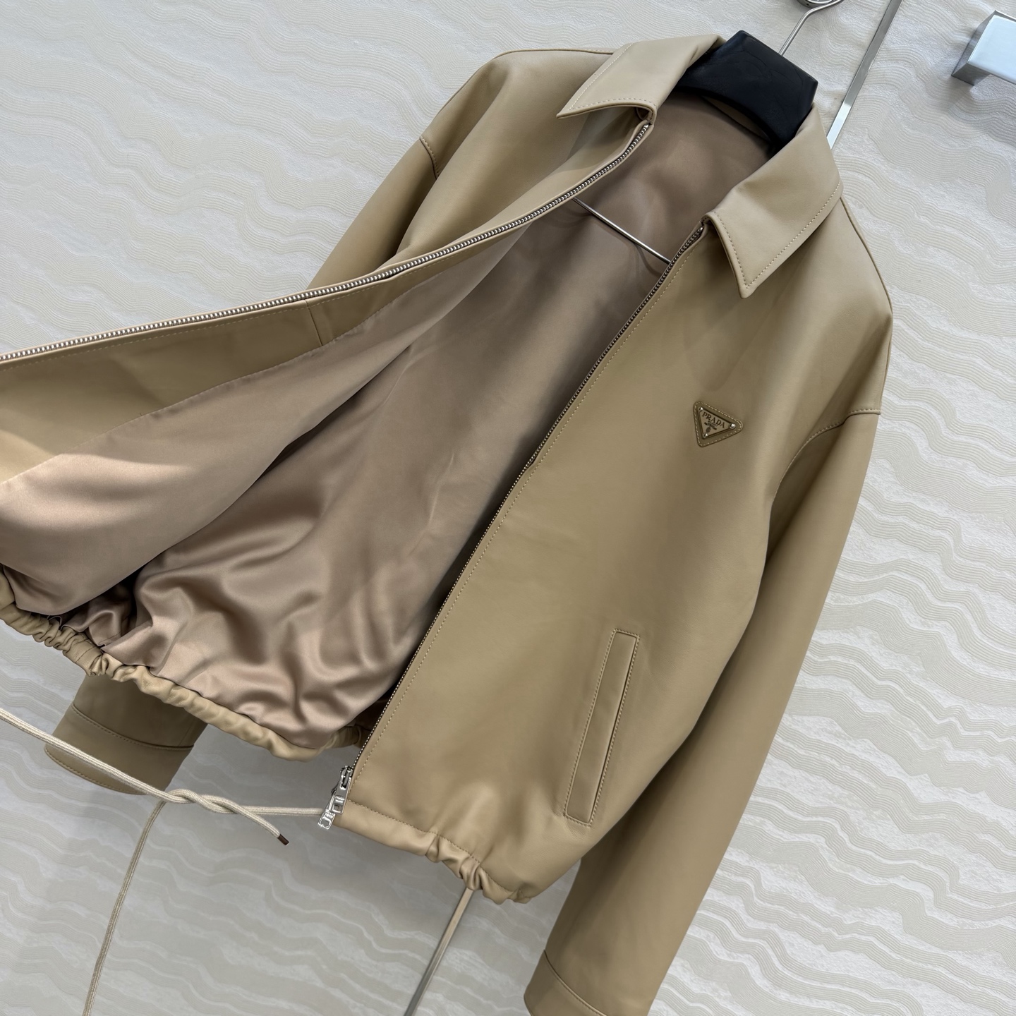 高端原单品质❤️PR高智感穿搭！大幂幂同款，又A又飒老干部气质夹克！进口顶级小羊皮翻领夹克外套！100%