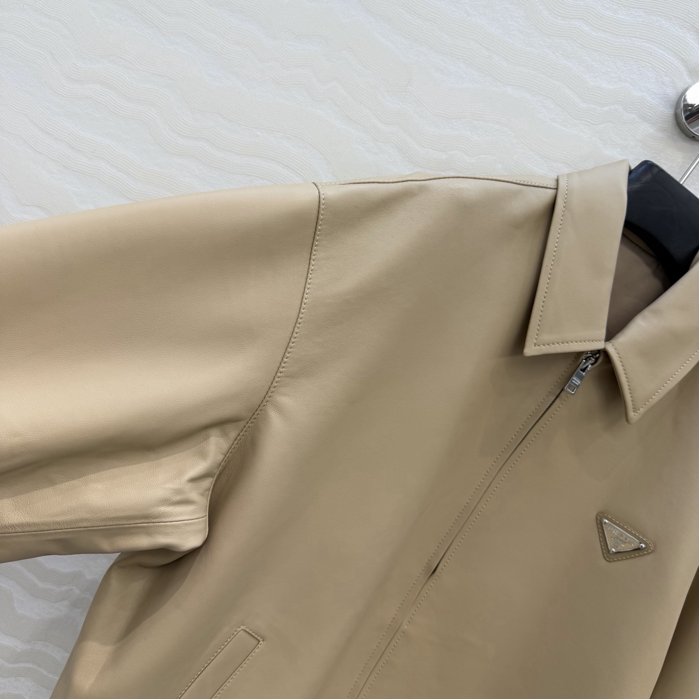 高端原单品质❤️PR高智感穿搭！大幂幂同款，又A又飒老干部气质夹克！进口顶级小羊皮翻领夹克外套！100%