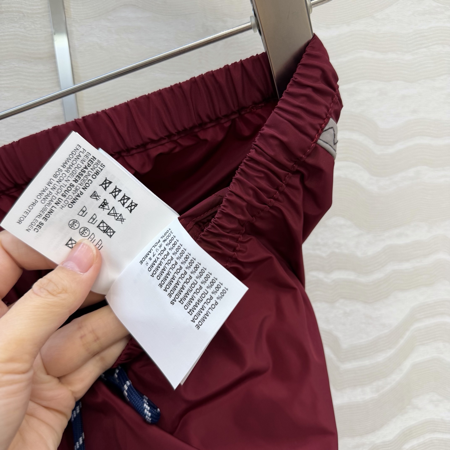 原单品质❤️miu系少女穿搭！26s早春新品，新年限定本命红穿搭❤️进口记忆真丝运动风长半裙！原版定制面