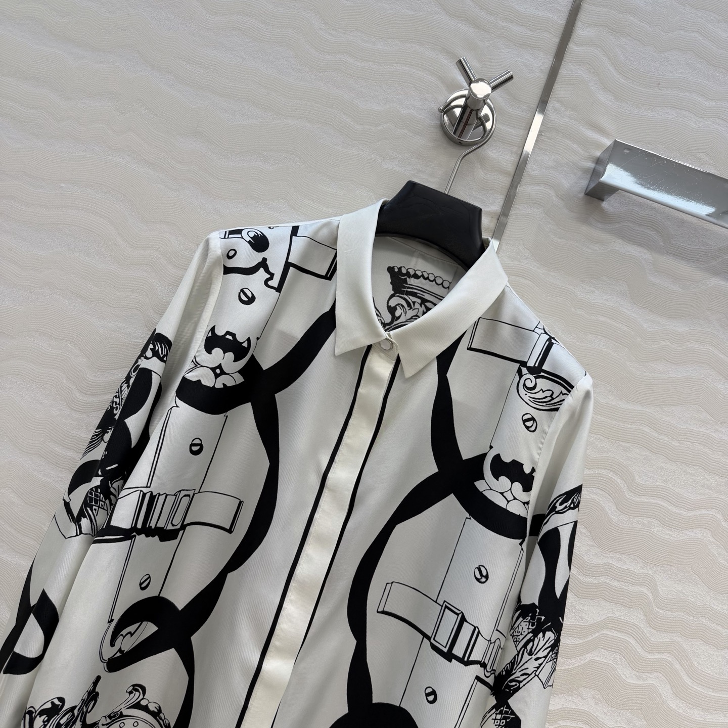 原单品质❤️H系26s早春新品！链环图案定位印花真丝衬衫！100%真丝斜纹绸质感超赞！气质小翻领宽松版型