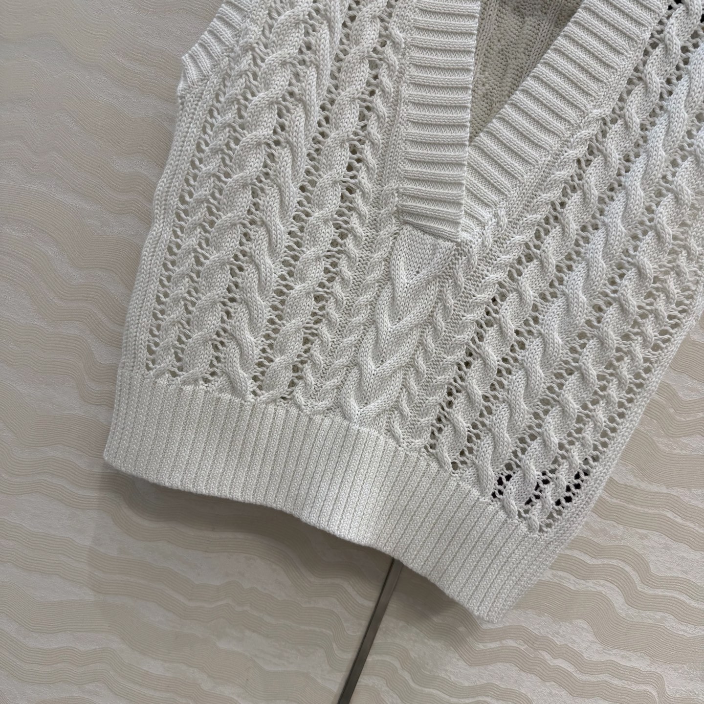 高端原单品质❤️高定紫标RL26早春新品。高智感学院风气质马甲！品质控必入。定制纯棉纱线细腻质感无敌赞！