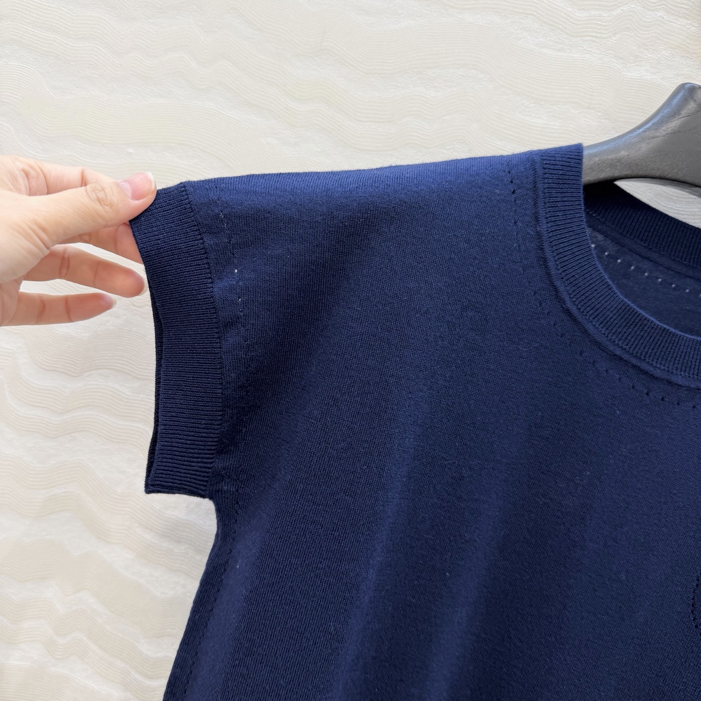 爆单推荐❤️原单品质，H26s早春新品！16针羊毛针织上衣。进口丝光羊毛纱线细腻柔软的手感无敌赞！定位立