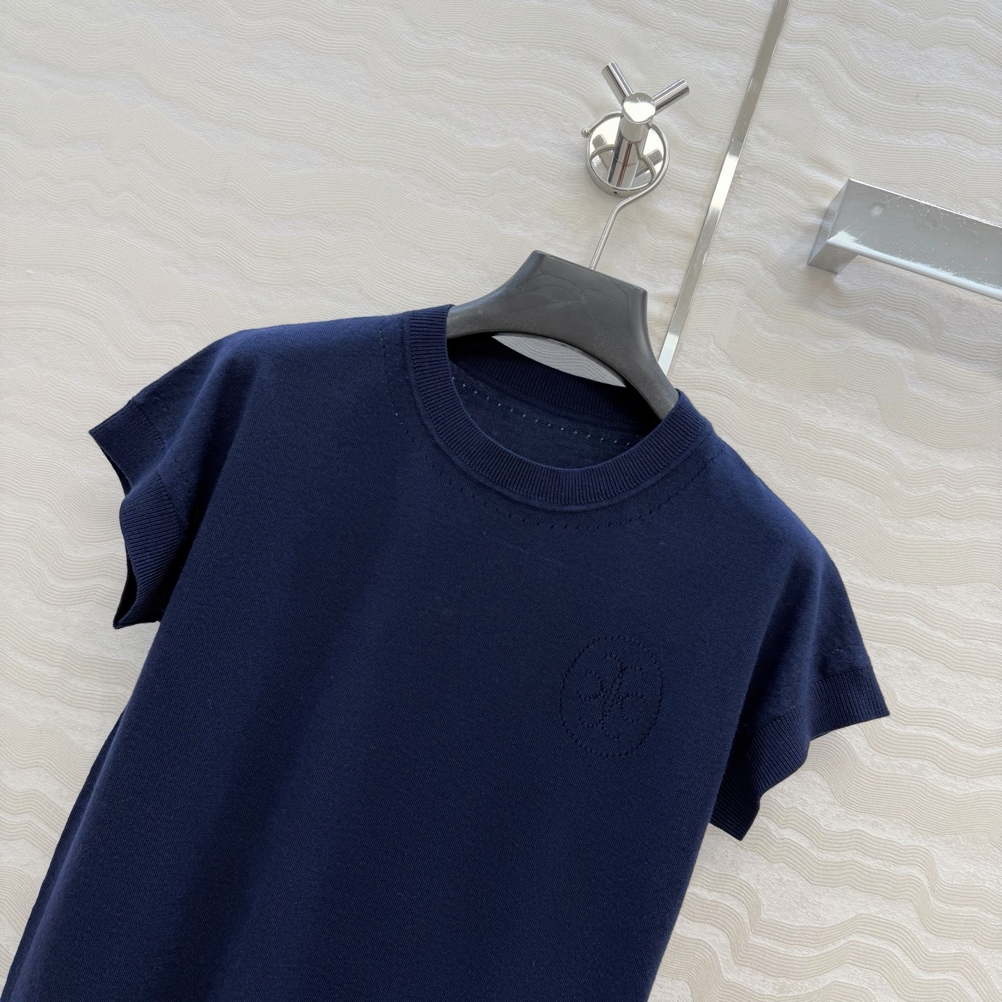 爆单推荐❤️原单品质，H26s早春新品！16针羊毛针织上衣。进口丝光羊毛纱线细腻柔软的手感无敌赞！定位立