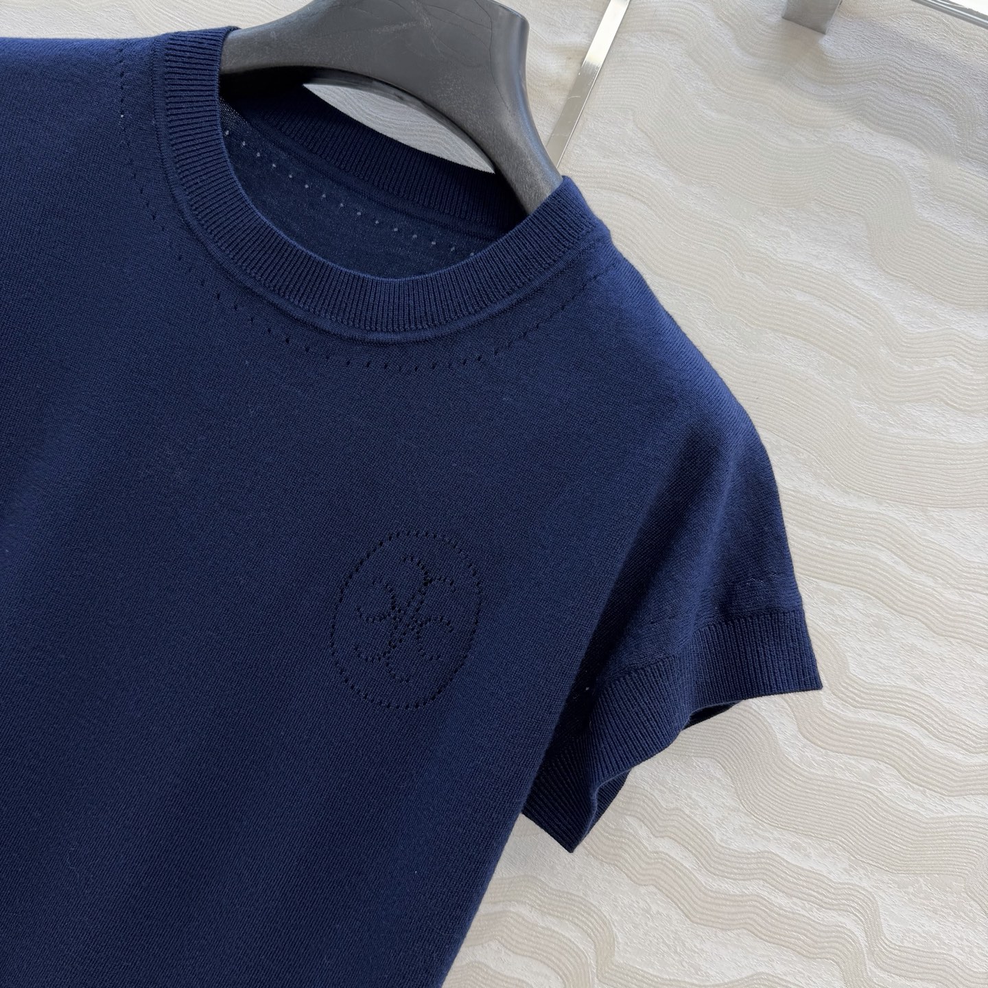 爆单推荐❤️原单品质，H26s早春新品！16针羊毛针织上衣。进口丝光羊毛纱线细腻柔软的手感无敌赞！定位立