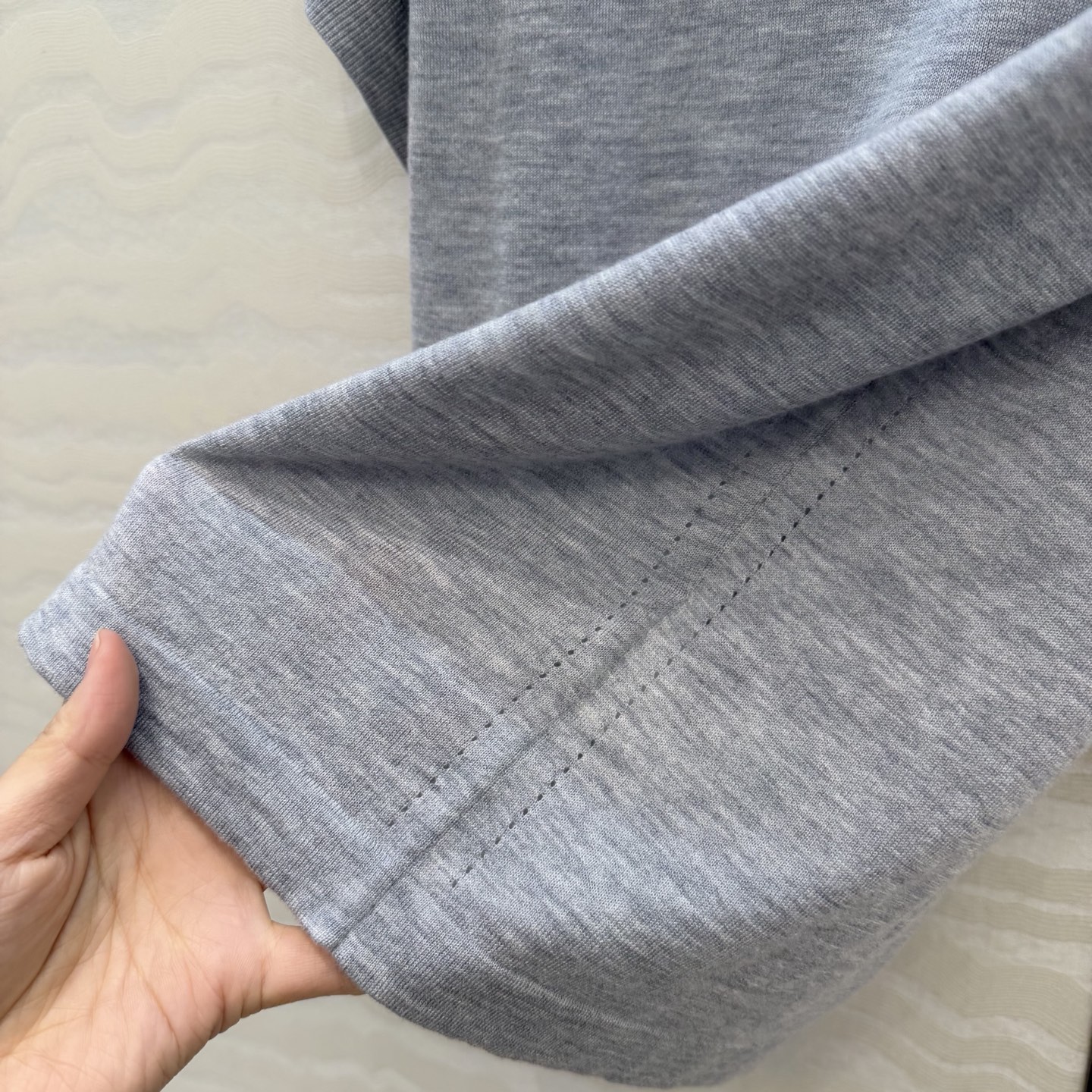 爆单推荐❤️原单品质，H26s早春新品！16针羊毛针织上衣。进口丝光羊毛纱线细腻柔软的手感无敌赞！定位立