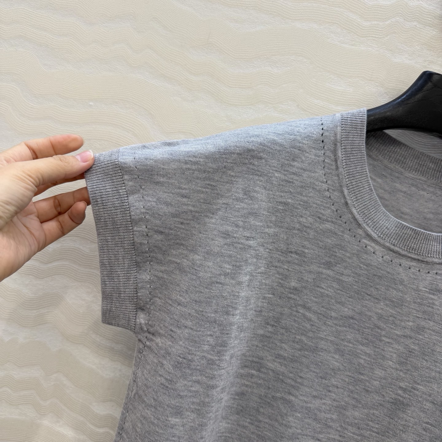 爆单推荐❤️原单品质，H26s早春新品！16针羊毛针织上衣。进口丝光羊毛纱线细腻柔软的手感无敌赞！定位立