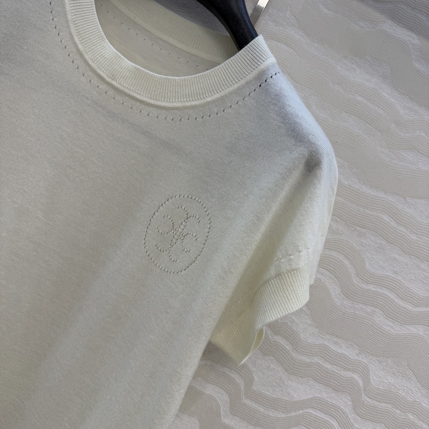 爆单推荐❤️原单品质，H26s早春新品！16针羊毛针织上衣。进口丝光羊毛纱线细腻柔软的手感无敌赞！定位立