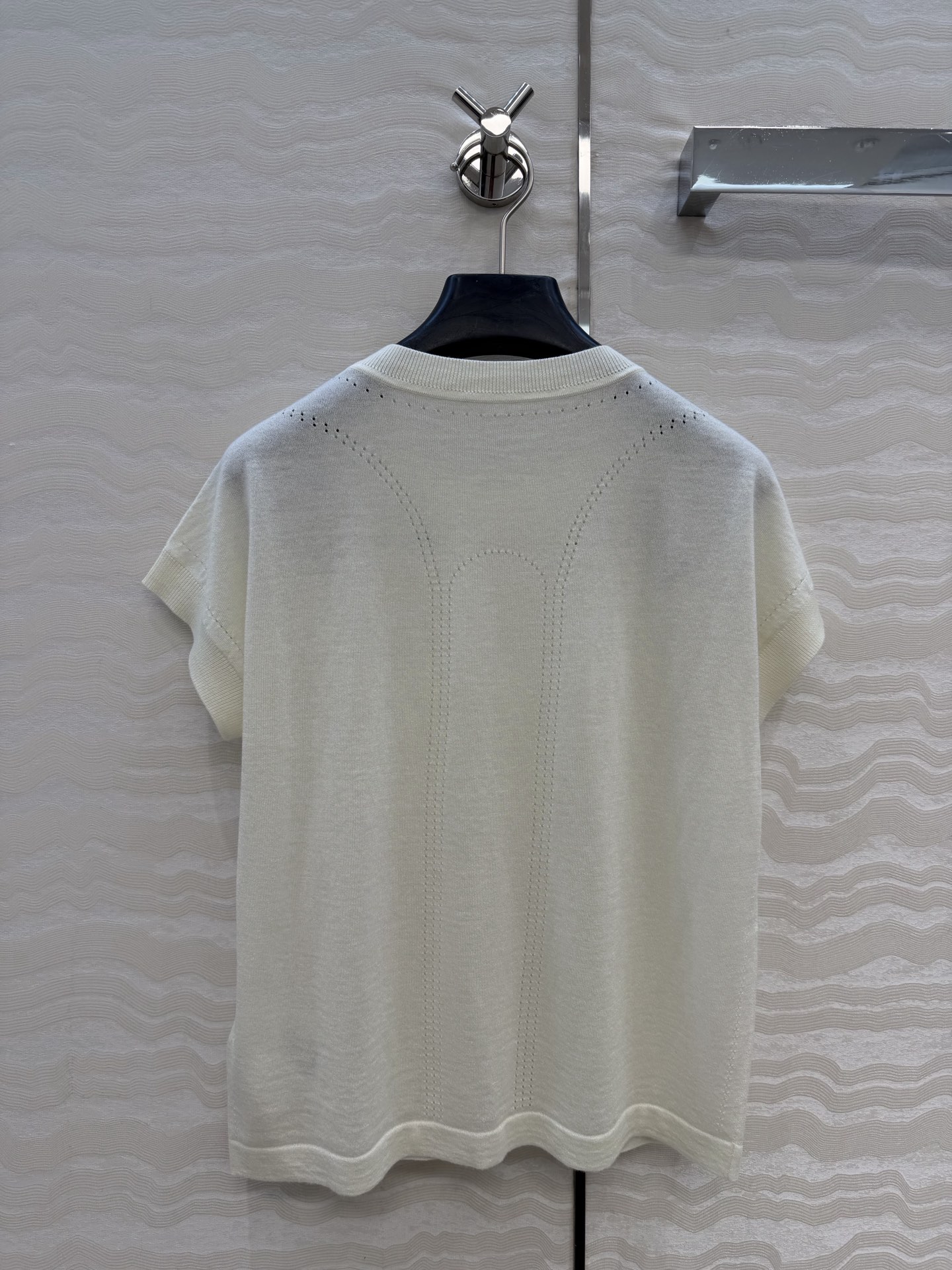 爆单推荐❤️原单品质，H26s早春新品！16针羊毛针织上衣。进口丝光羊毛纱线细腻柔软的手感无敌赞！定位立