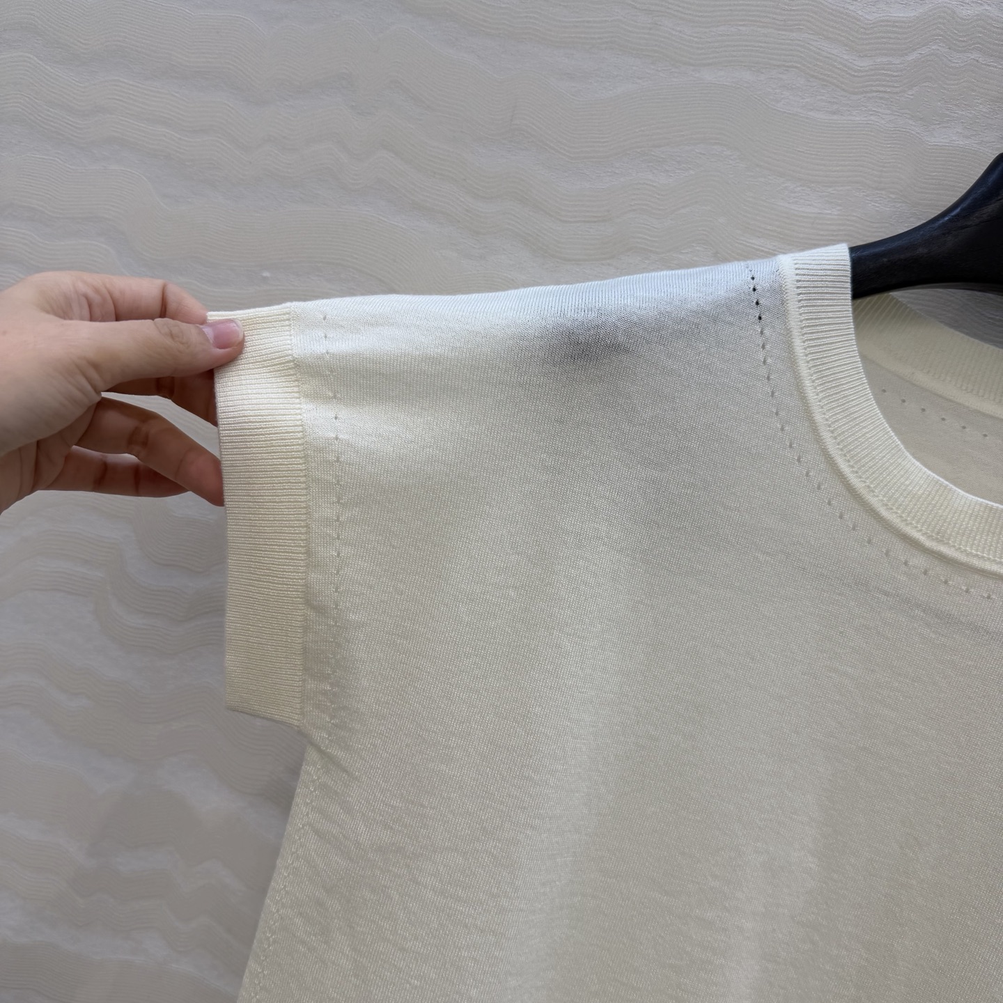 爆单推荐❤️原单品质，H26s早春新品！16针羊毛针织上衣。进口丝光羊毛纱线细腻柔软的手感无敌赞！定位立