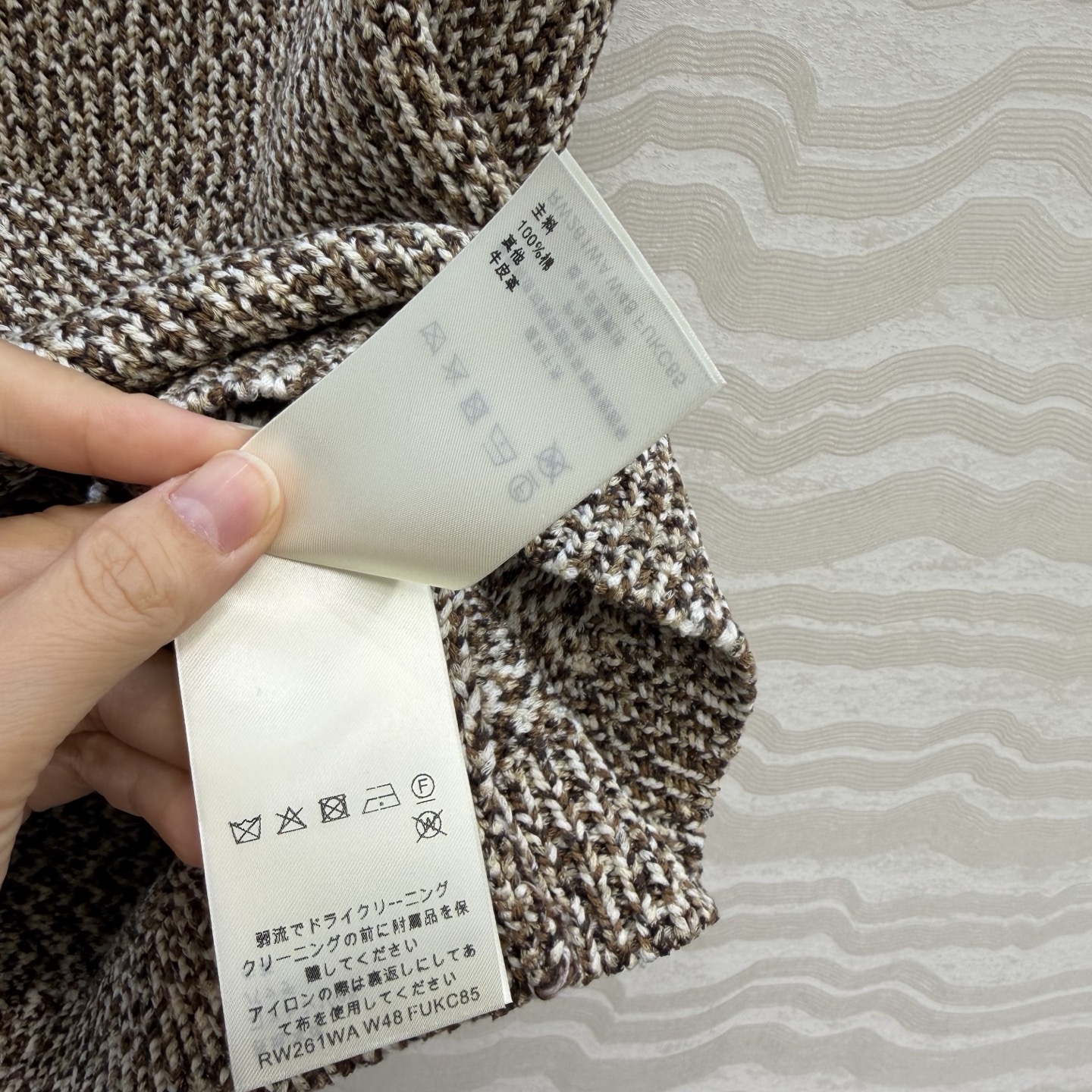 高端原单品质！❤️欧阳娜娜同款❤️26s早春度假新品针织背心。定制MONOGRAM皮版装饰。定制彩纱进口