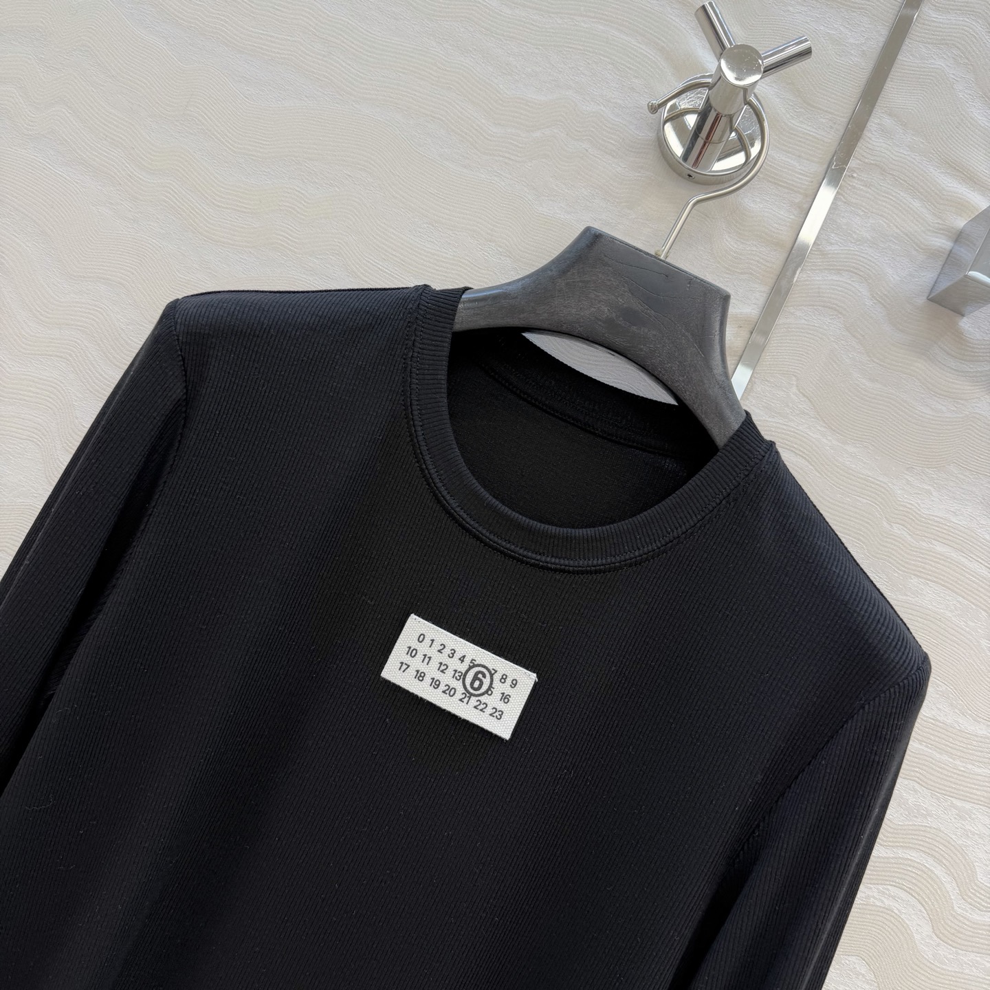 高端原单品质，马吉MM 纸片人穿搭！进口亚麻莱赛尔打底衫！超级显瘦神器！极简叠搭单品！徽标logo低调奢