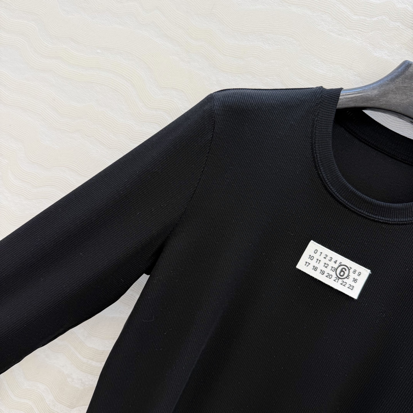 高端原单品质，马吉MM 纸片人穿搭！进口亚麻莱赛尔打底衫！超级显瘦神器！极简叠搭单品！徽标logo低调奢