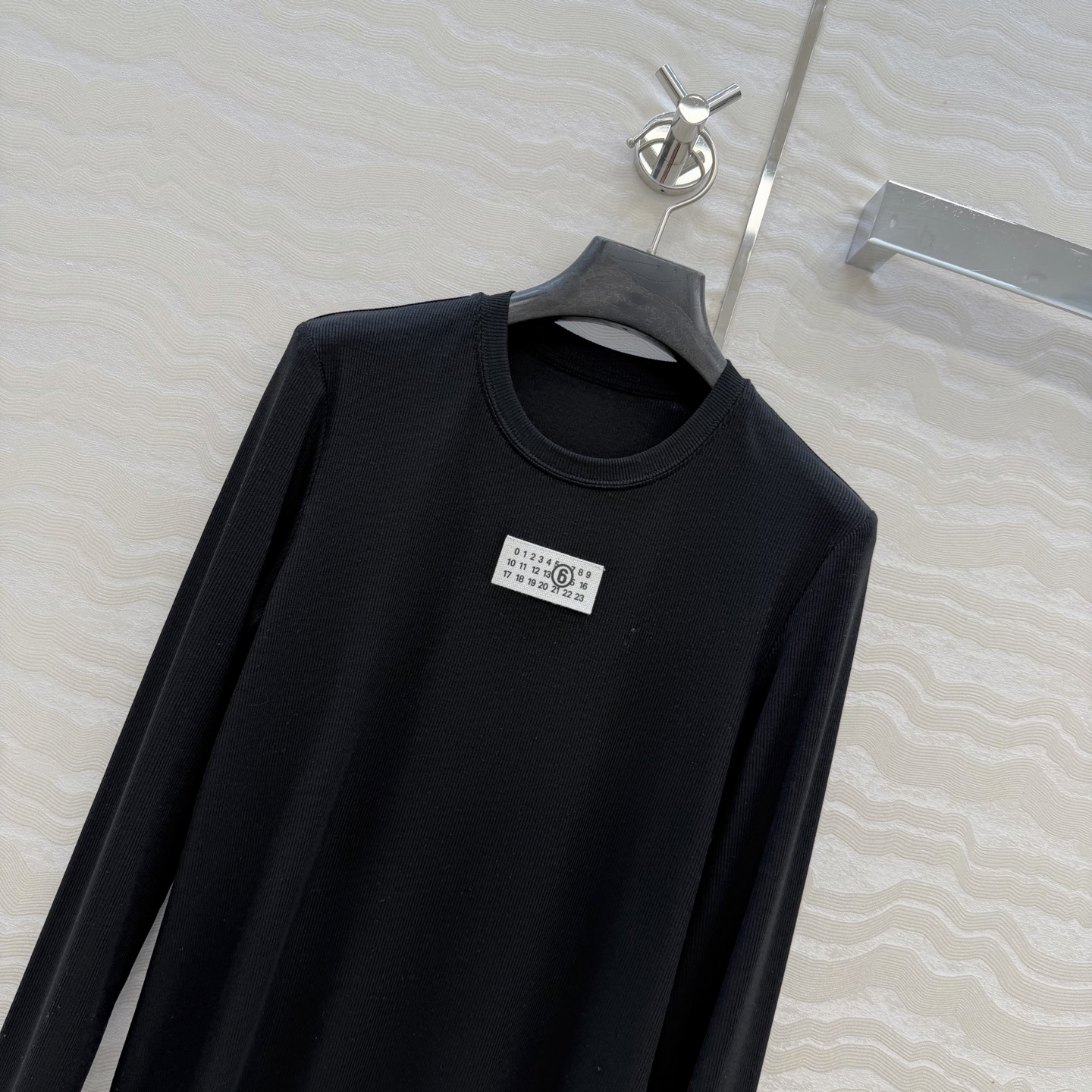 高端原单品质，马吉MM 纸片人穿搭！进口亚麻莱赛尔打底衫！超级显瘦神器！极简叠搭单品！徽标logo低调奢