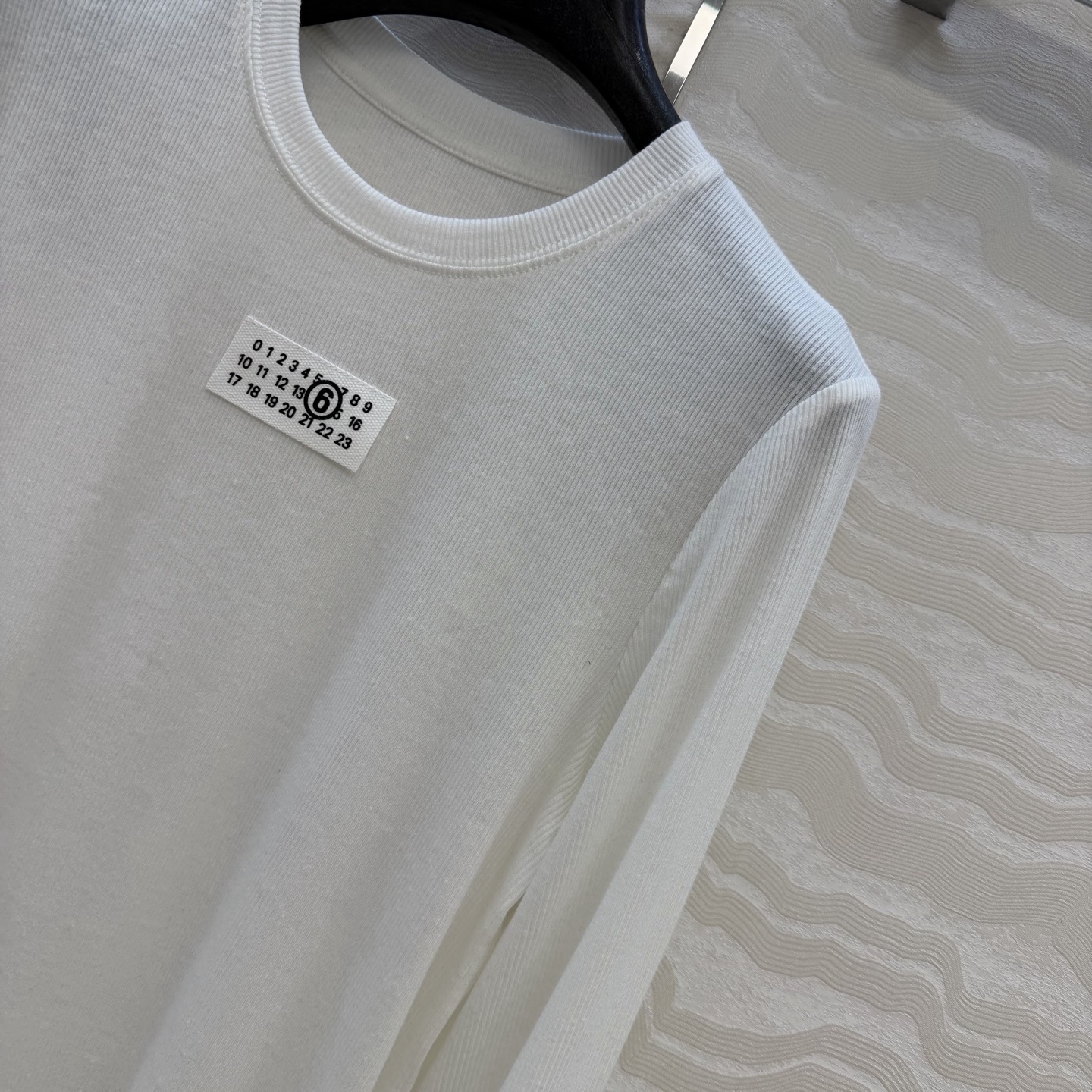 高端原单品质，马吉MM 纸片人穿搭！进口亚麻莱赛尔打底衫！超级显瘦神器！极简叠搭单品！徽标logo低调奢