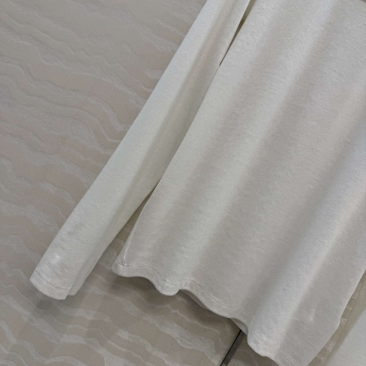 高端原单品质，马吉MM 纸片人穿搭！进口亚麻莱赛尔打底衫！超级显瘦神器！极简叠搭单品！徽标logo低调奢