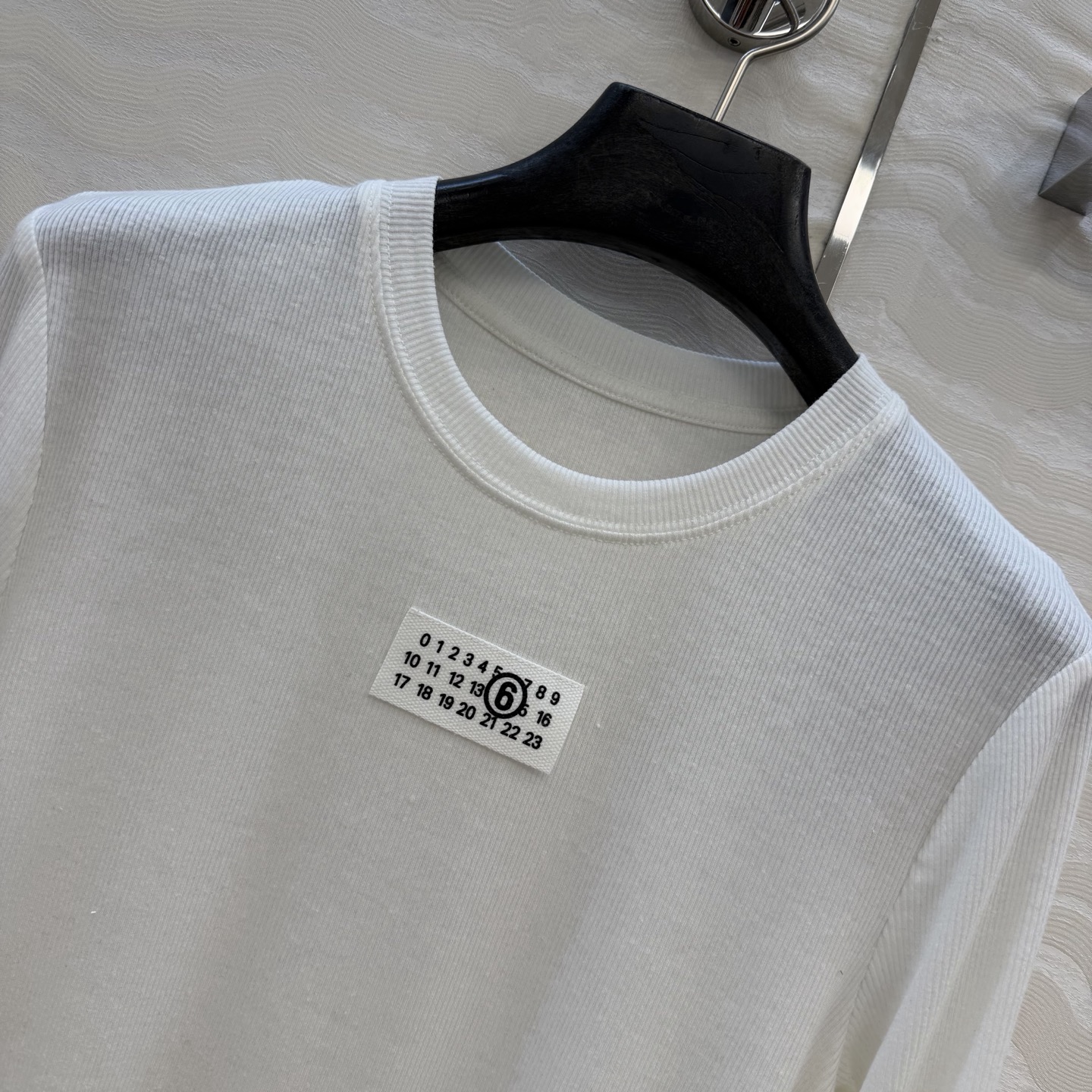 高端原单品质，马吉MM 纸片人穿搭！进口亚麻莱赛尔打底衫！超级显瘦神器！极简叠搭单品！徽标logo低调奢