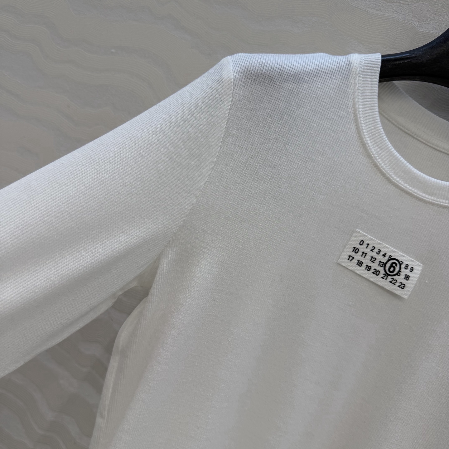 高端原单品质，马吉MM 纸片人穿搭！进口亚麻莱赛尔打底衫！超级显瘦神器！极简叠搭单品！徽标logo低调奢