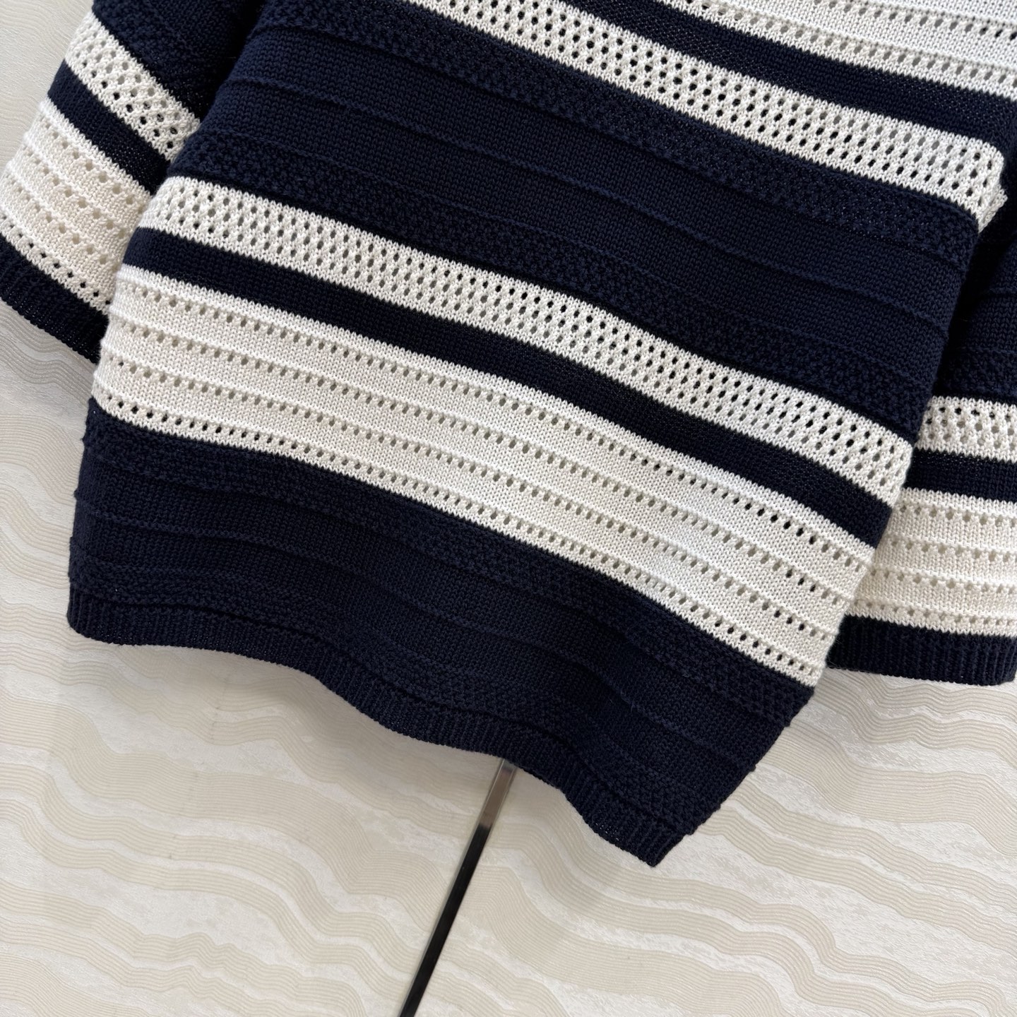 高端原单品质❤️高定紫标RL26早春新品。高智感气质海军蓝条纹套裙！品质控必入。定制天丝棉纱线细腻质感无