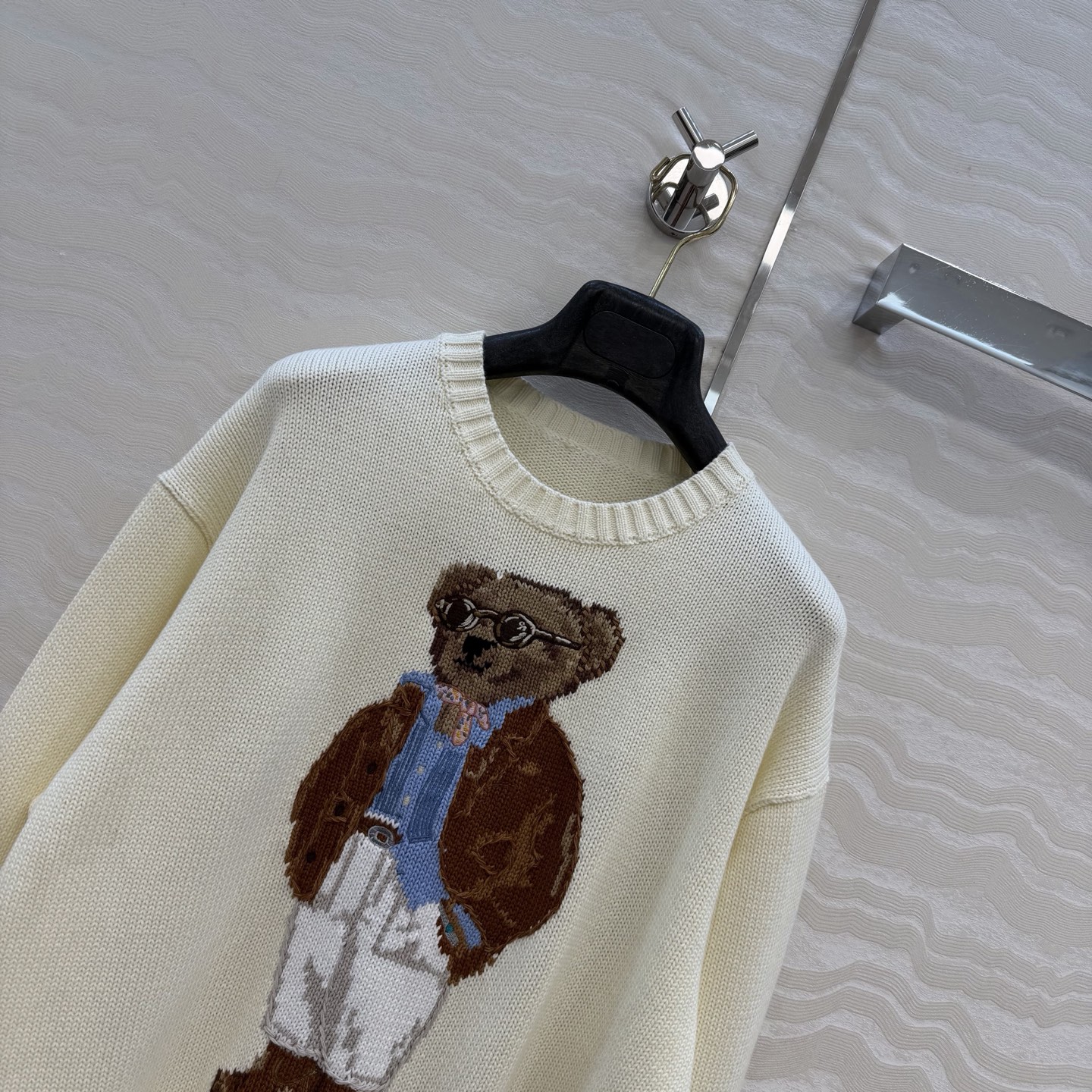 原单品质❤️浓郁美式风，穿西装的小熊手勾图案！经典H宽松短款版型。品质控必入。进口纯棉纱线质感无敌赞！嵌