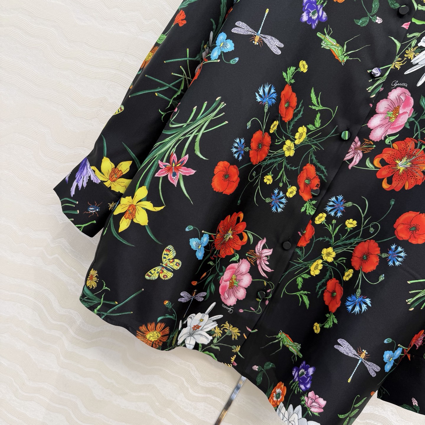 高端原单品质💕26春夏GG花㚏真丝衬衫！100%真丝斜纹绸，气质小翻领经典宽枪版型上身巨显瘦！优雅时髦又