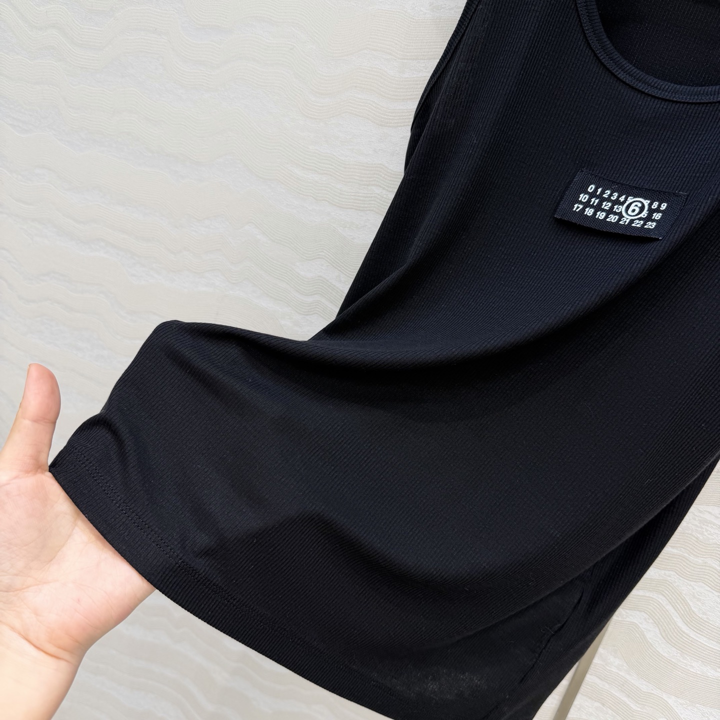 高端原单品质，马吉MM 纸片人穿搭！进口亚麻莱赛尔背心！超级显瘦神器！极简叠搭单品！徽标logo低调奢华