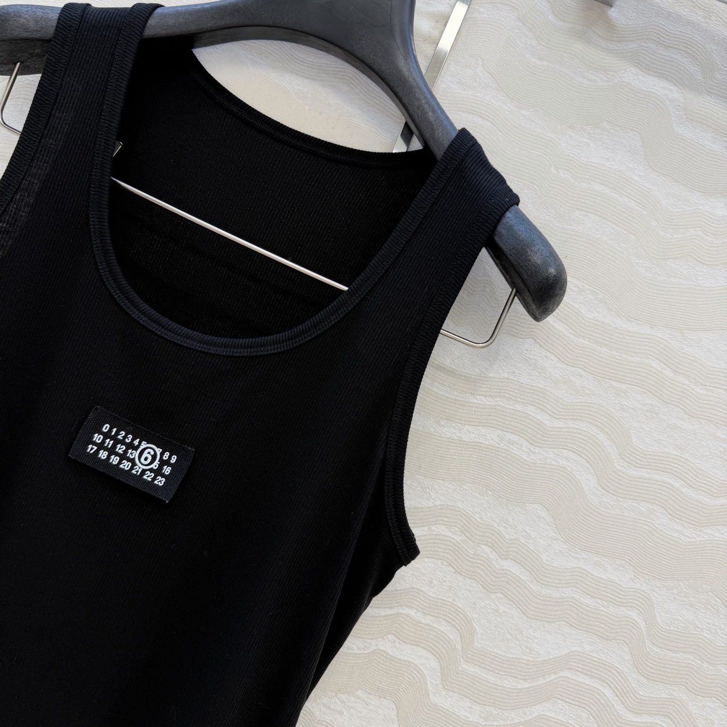 高端原单品质，马吉MM 纸片人穿搭！进口亚麻莱赛尔背心！超级显瘦神器！极简叠搭单品！徽标logo低调奢华