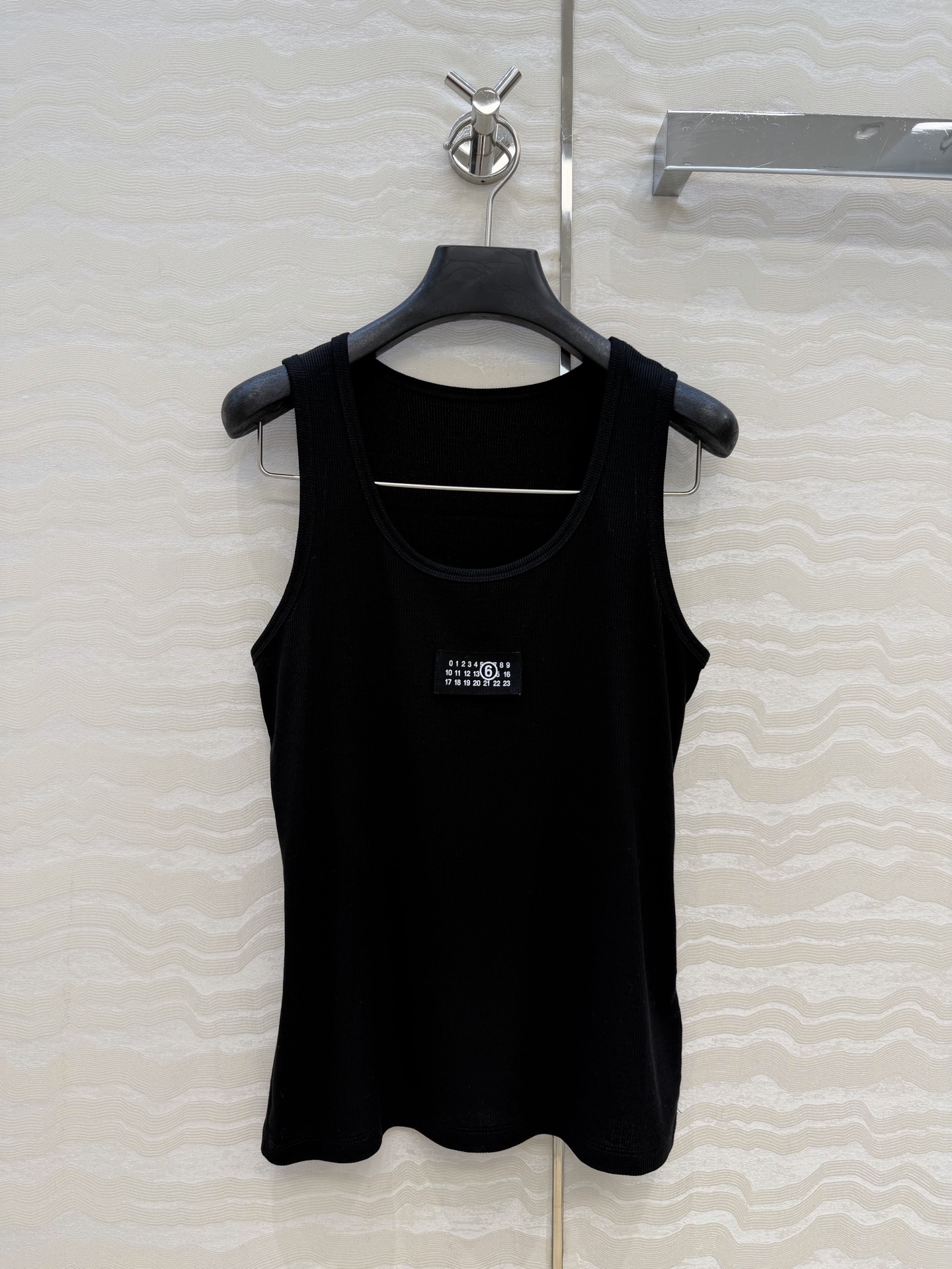 高端原单品质，马吉MM 纸片人穿搭！进口亚麻莱赛尔背心！超级显瘦神器！极简叠搭单品！徽标logo低调奢华