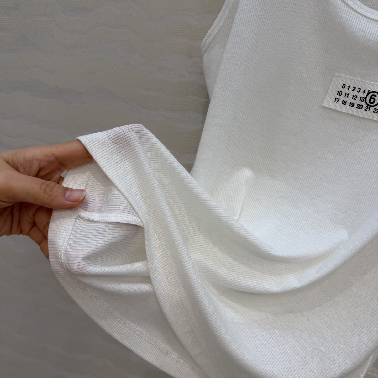 高端原单品质，马吉MM 纸片人穿搭！进口亚麻莱赛尔背心！超级显瘦神器！极简叠搭单品！徽标logo低调奢华