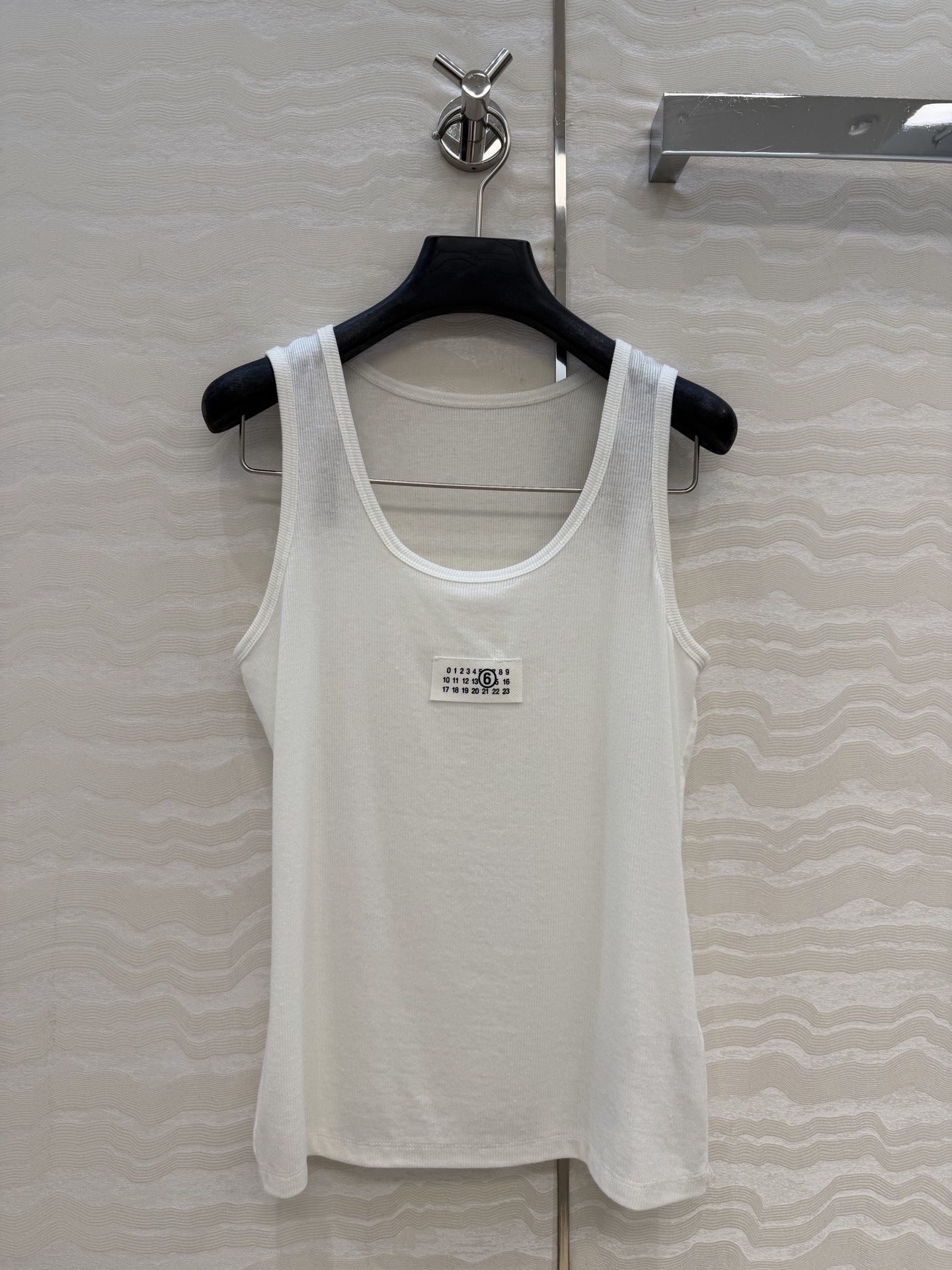 高端原单品质，马吉MM 纸片人穿搭！进口亚麻莱赛尔背心！超级显瘦神器！极简叠搭单品！徽标logo低调奢华